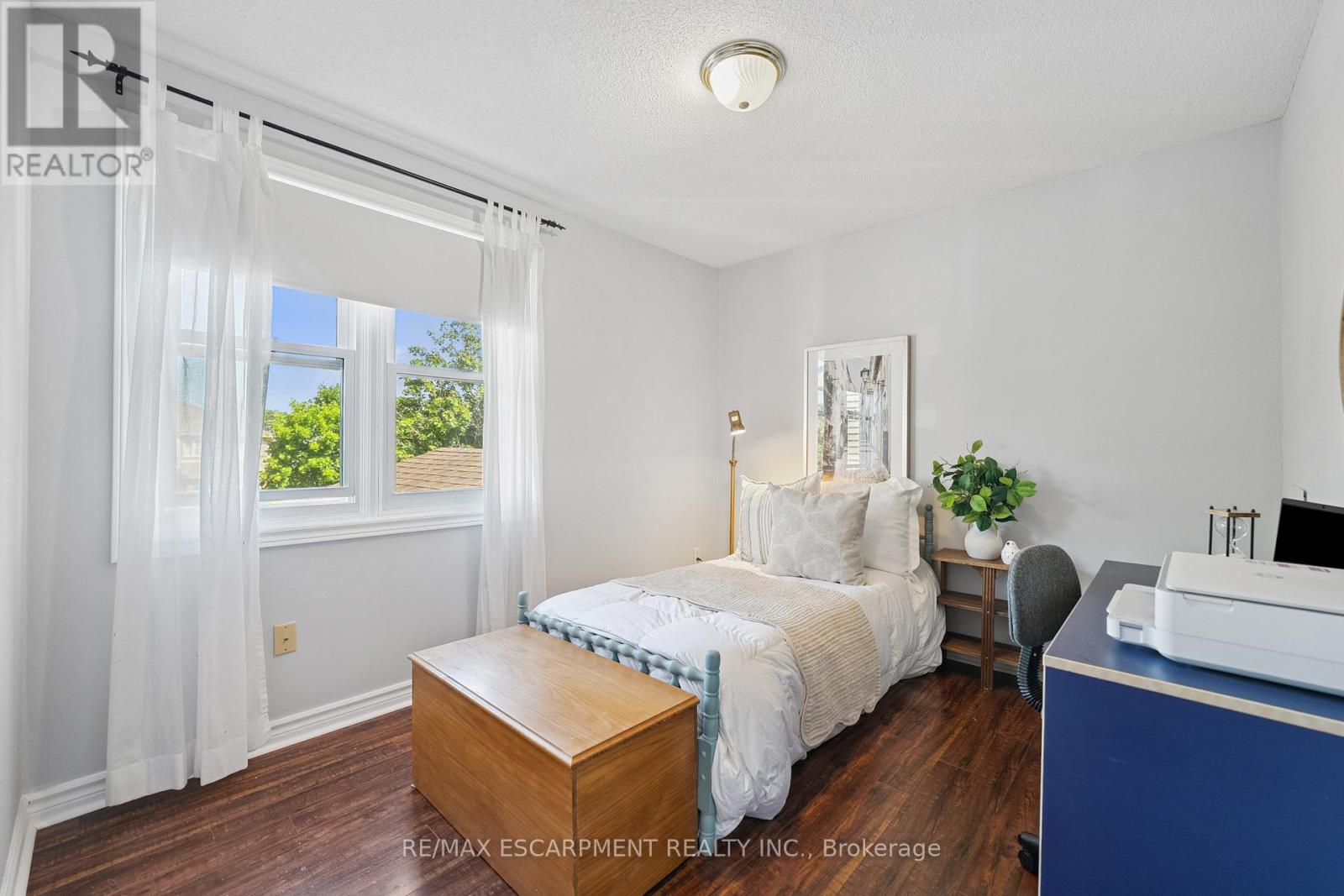 Photo 20 of 33 Walker Court, Grimsby ON
