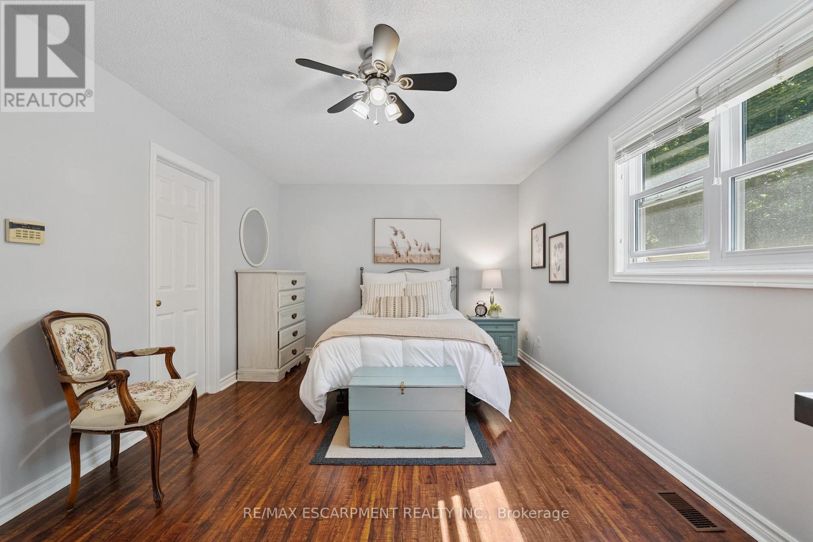 Photo 15 of 33 Walker Court, Grimsby ON