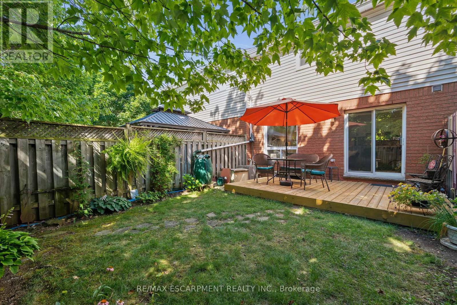 Photo 35 of 33 Walker Court, Grimsby ON