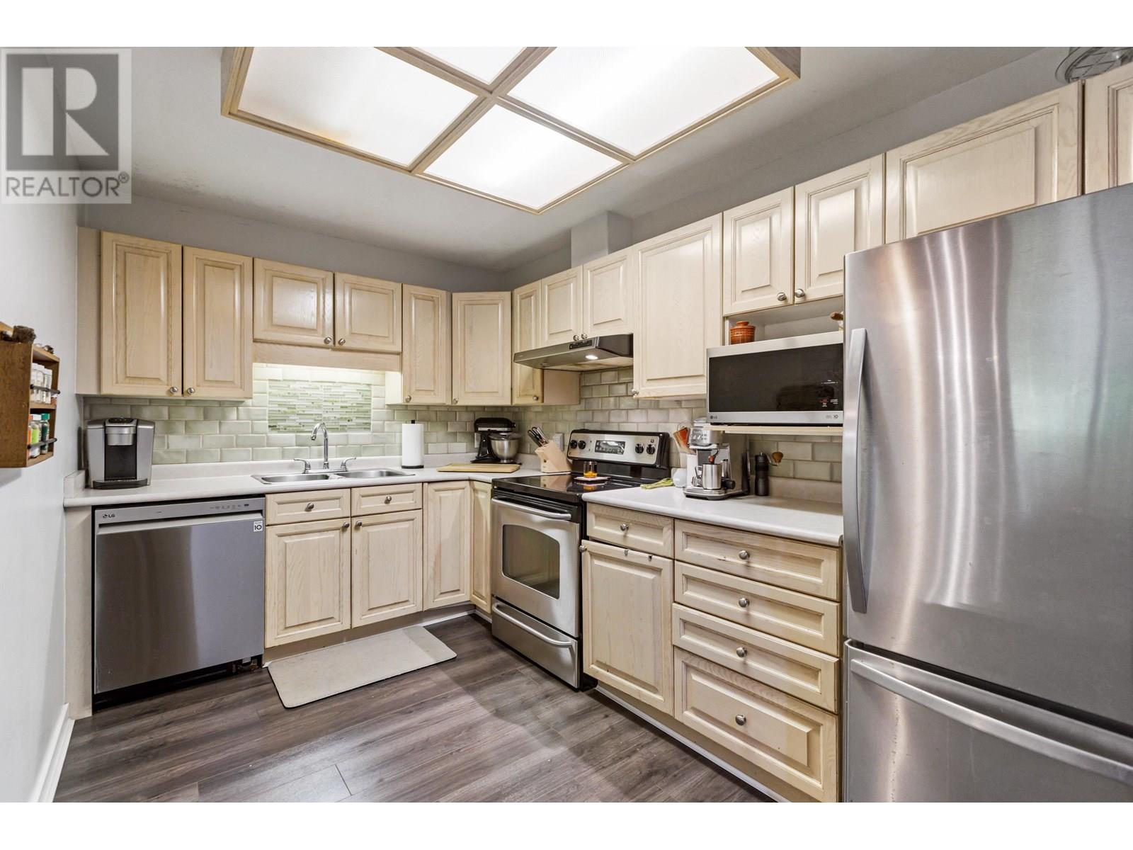 Photo 11 of 31 12071 232 B Street, Maple Ridge BC