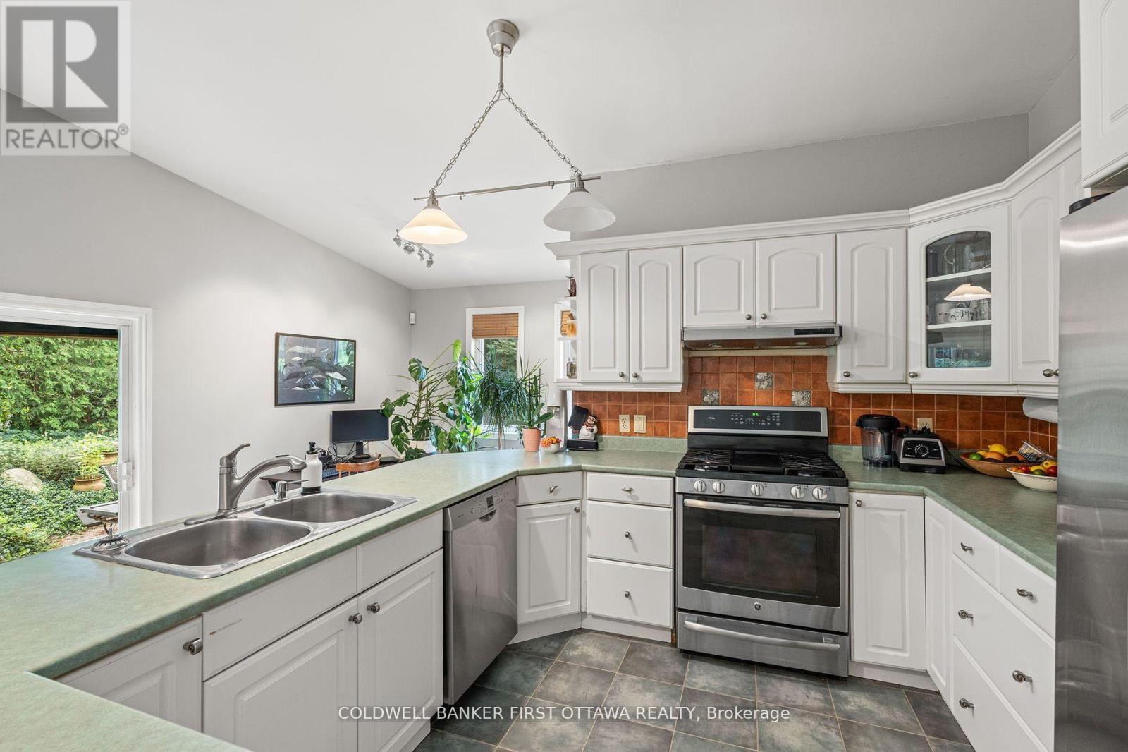 Photo 31 of 2704 Don Street, Ottawa ON
