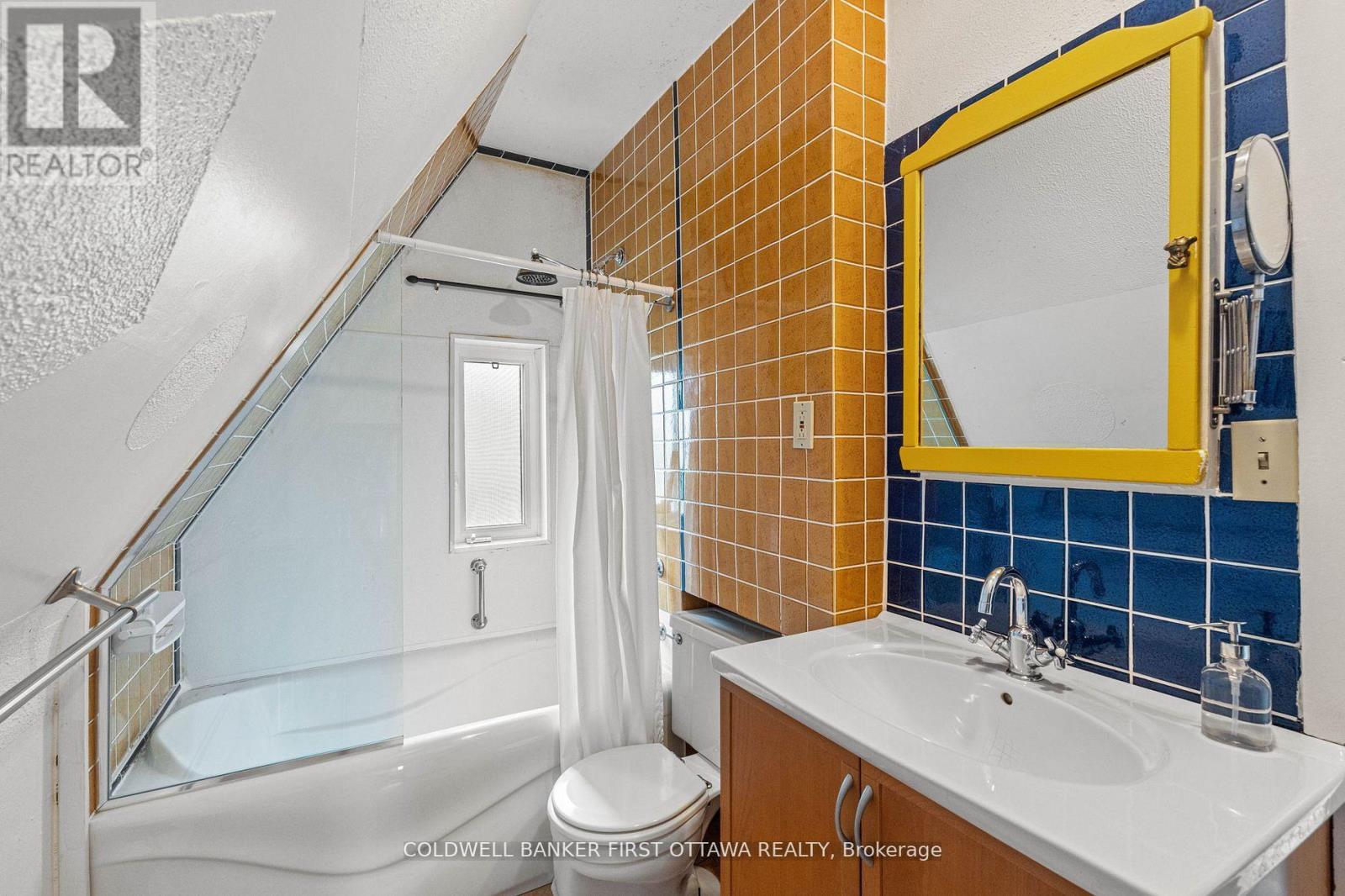 Photo 5 of 2704 Don Street, Ottawa ON
