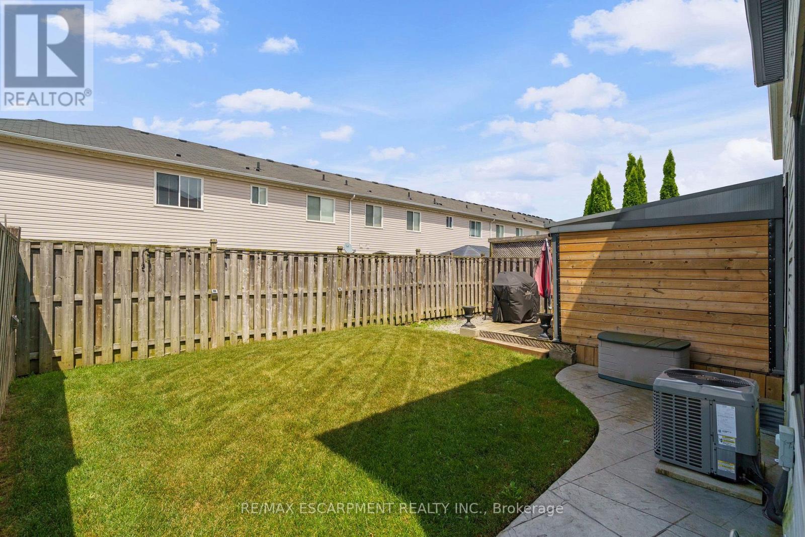 Photo 11 of 158 Voyager Pass, Hamilton ON