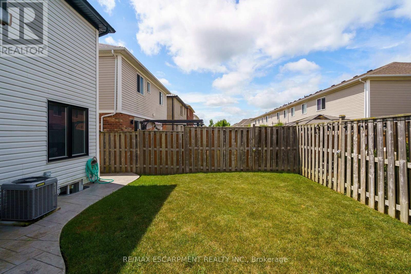Photo 15 of 158 Voyager Pass, Hamilton ON