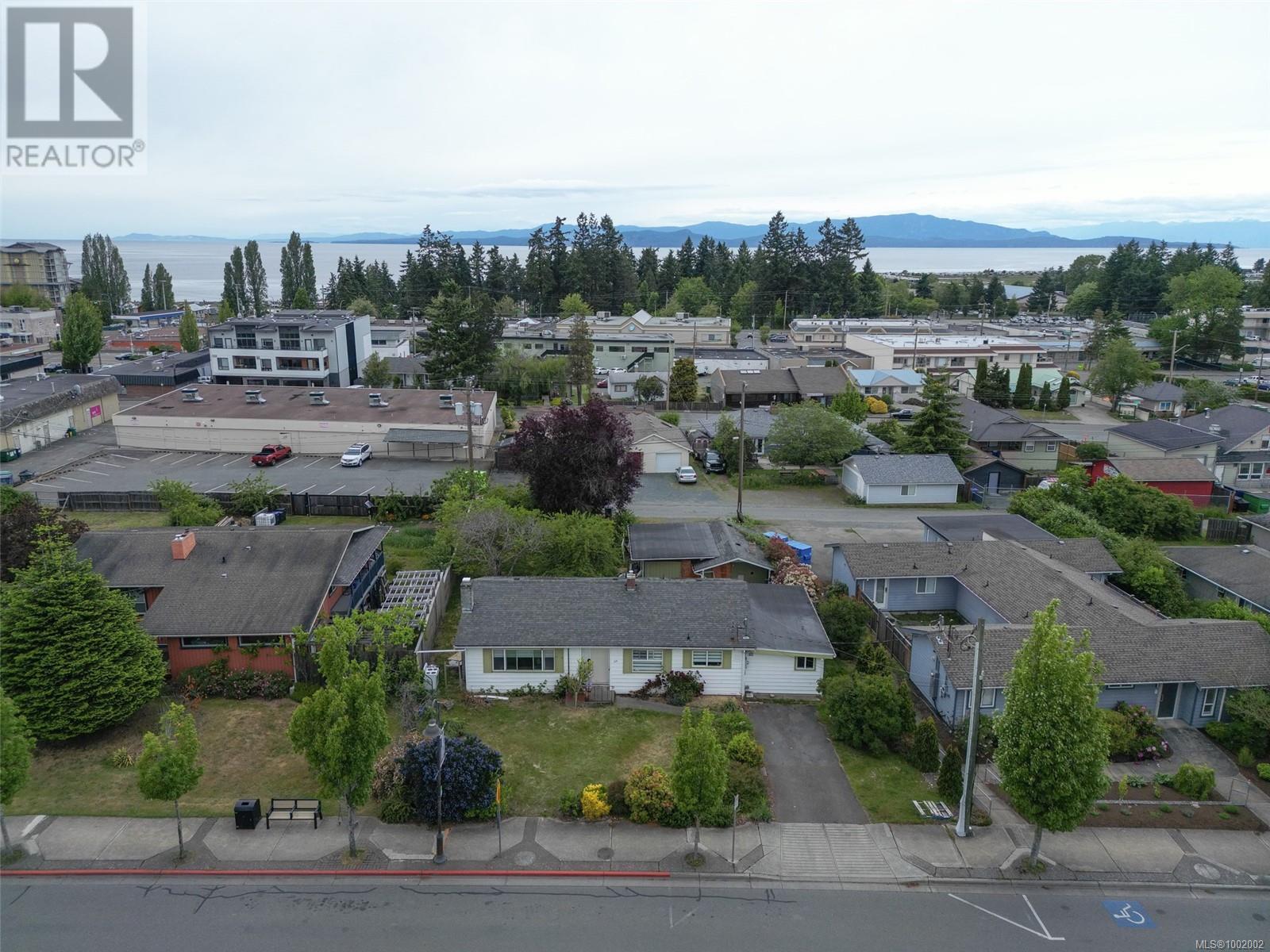 Photo 2 of 129 Jensen Ave E, Parksville BC