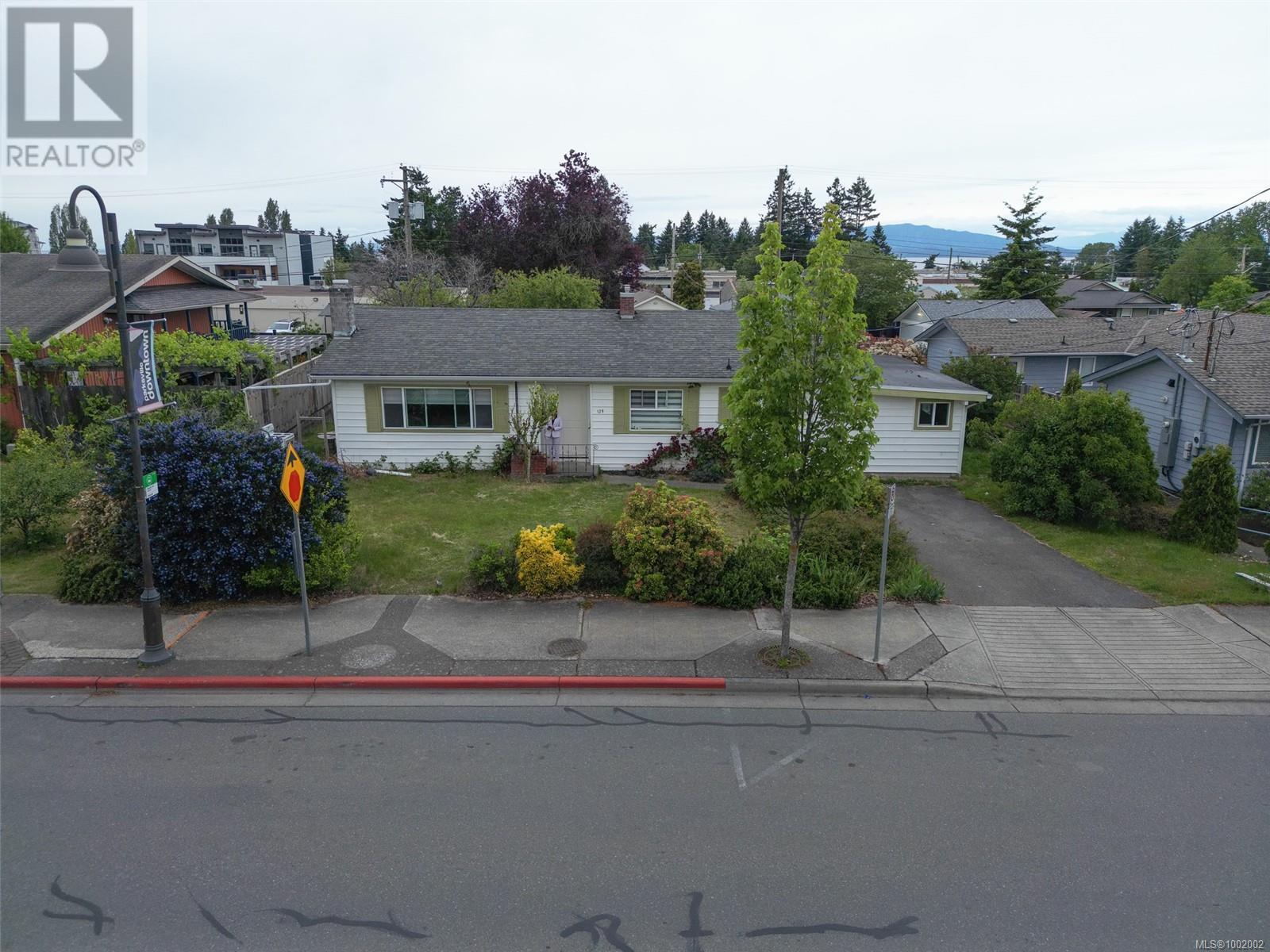 Photo 5 of 129 Jensen Ave E, Parksville BC