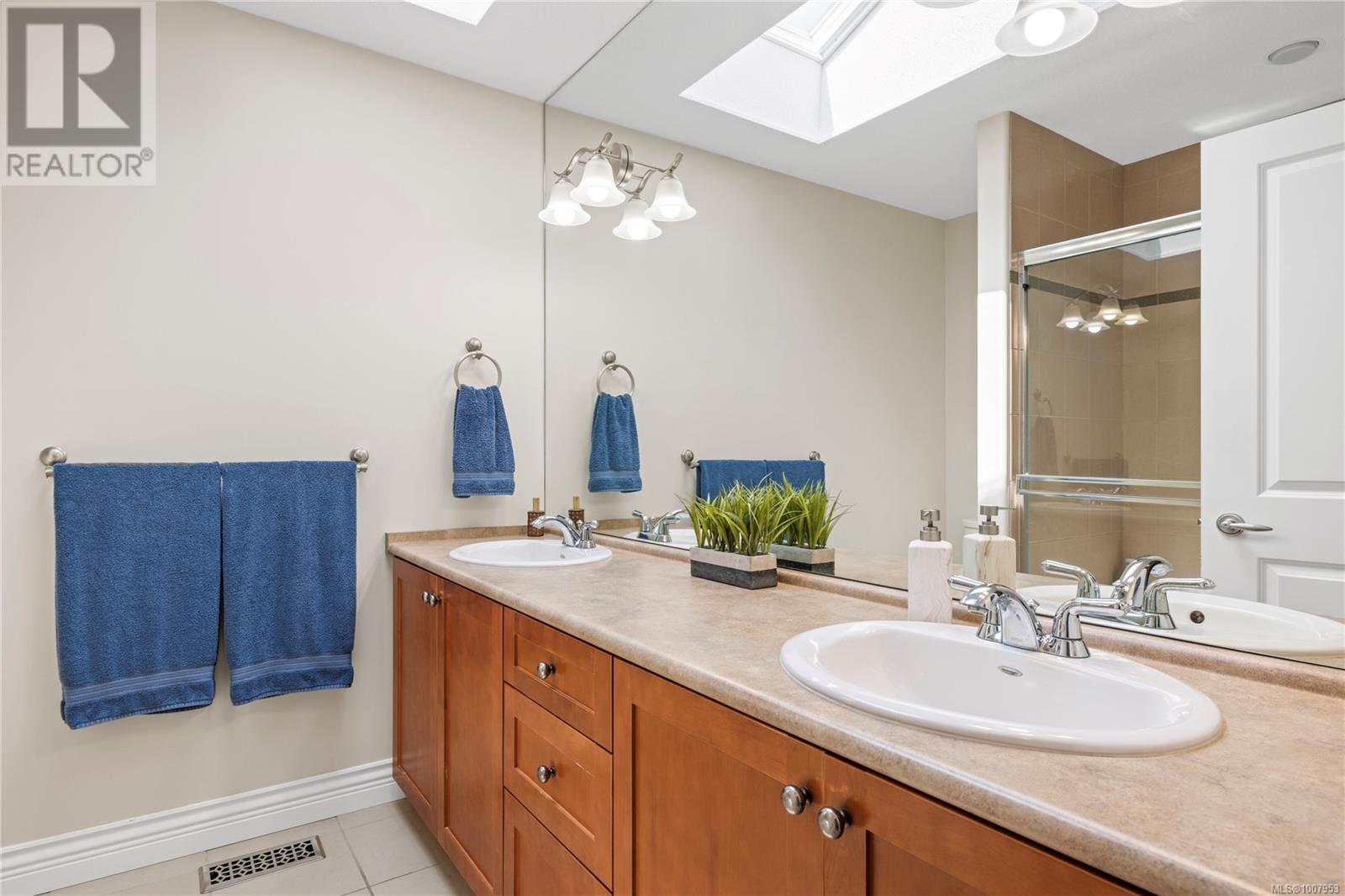 Photo 15 of 1281 Roberton Blvd, Parksville BC