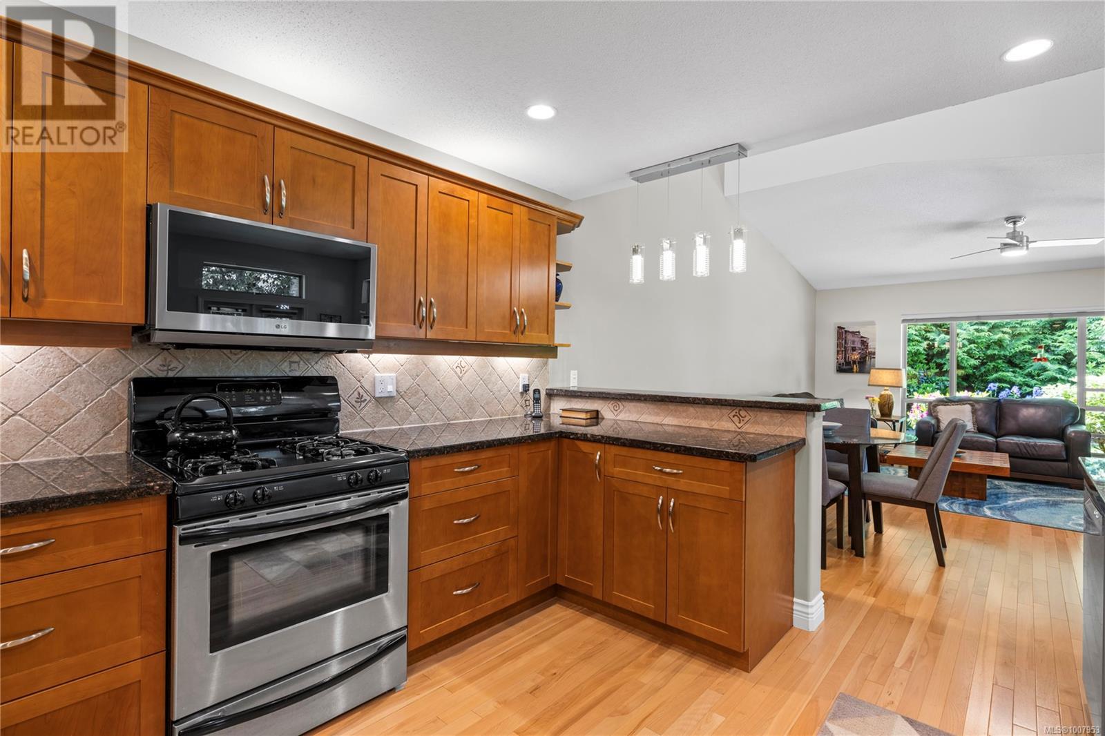 Photo 25 of 1281 Roberton Blvd, Parksville BC