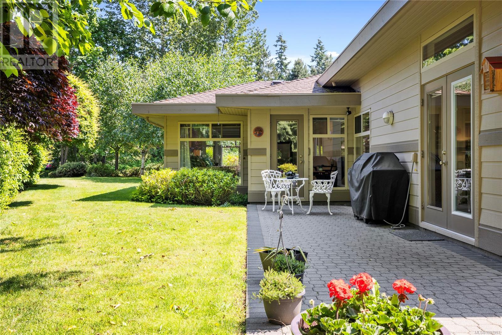 Photo 2 of 1281 Roberton Blvd, Parksville BC