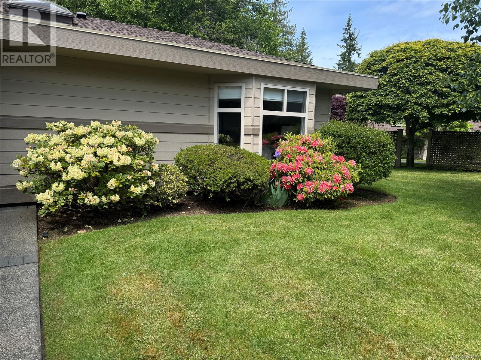Photo 3 of 1281 Roberton Blvd, Parksville BC