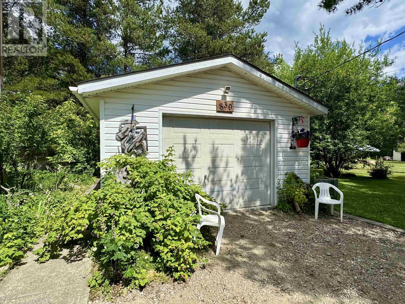 830 BEAVEN CRESCENT, Valemount