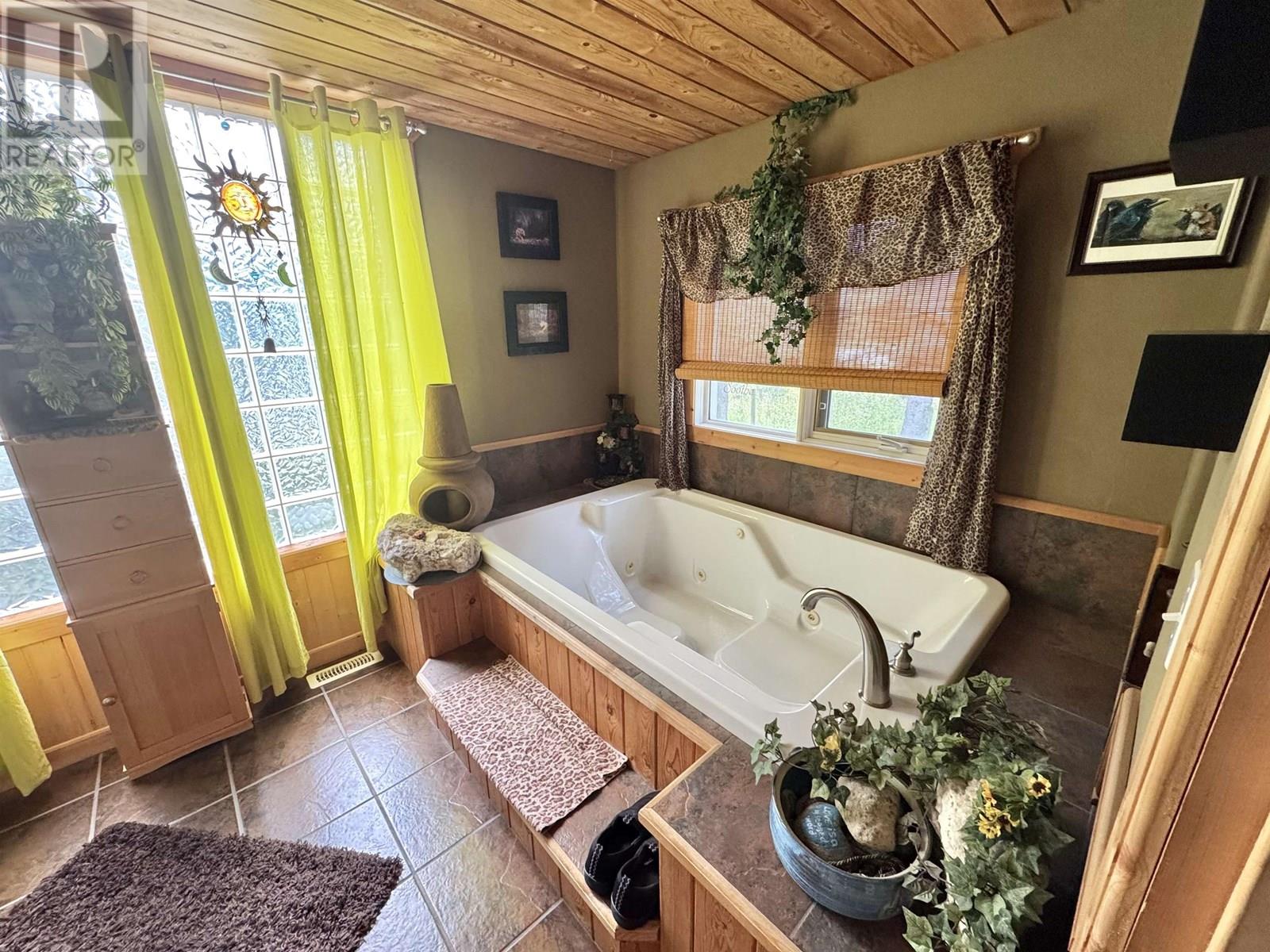 830 BEAVEN CRESCENT, Valemount