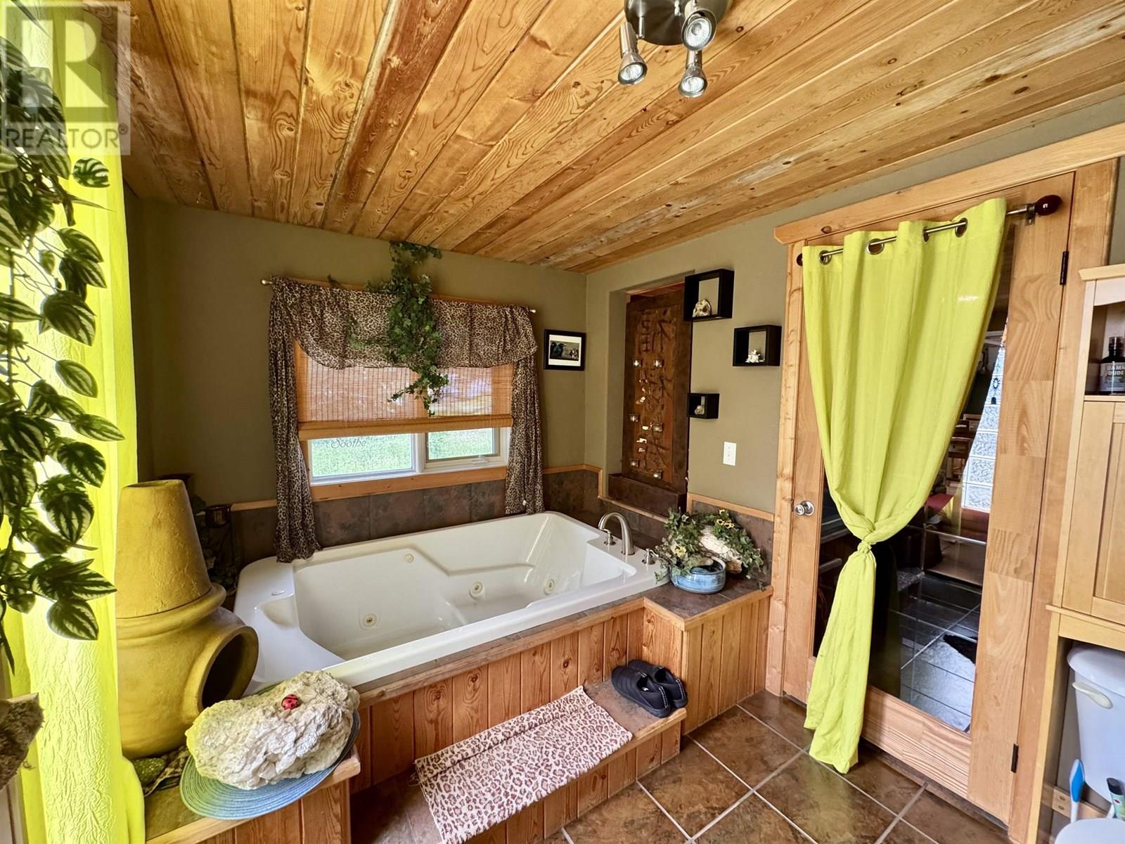 830 BEAVEN CRESCENT, Valemount