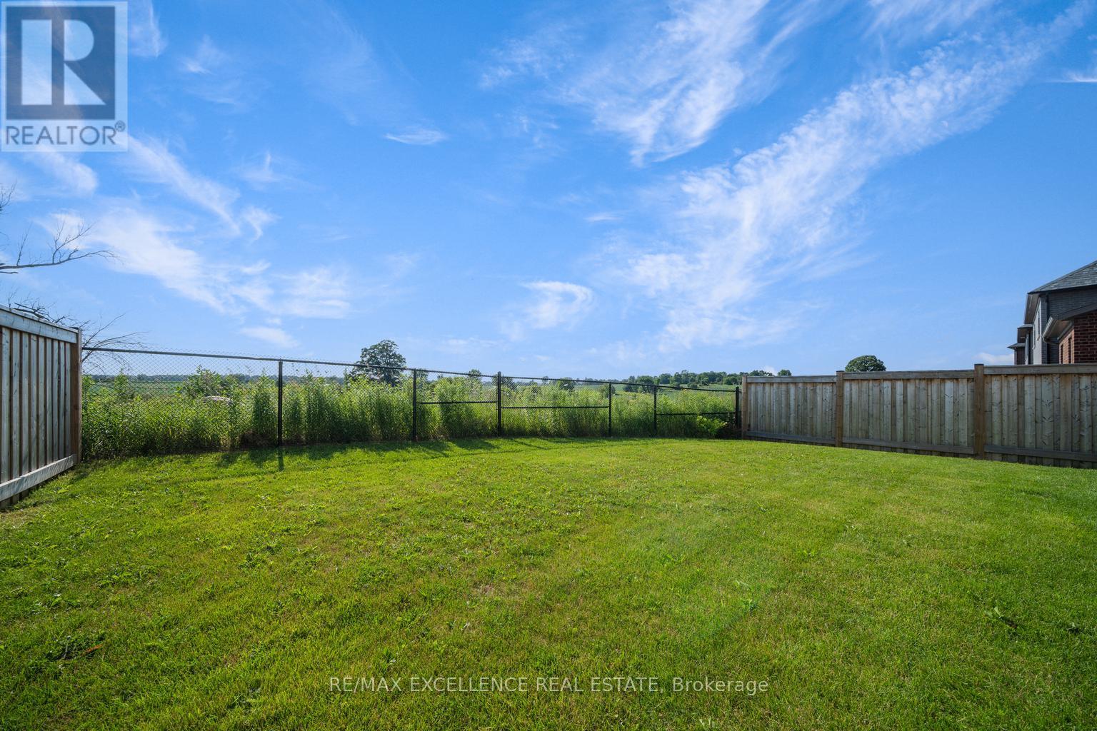 Photo 17 of 134 Strachan Trail, New Tecumseth ON