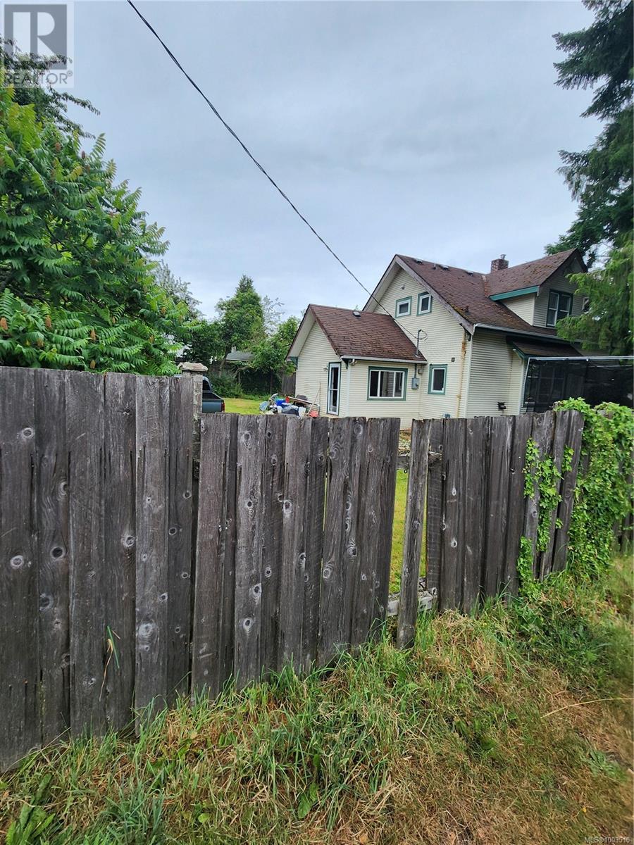 Photo 7 of 303 Holly Ave, Nanaimo BC