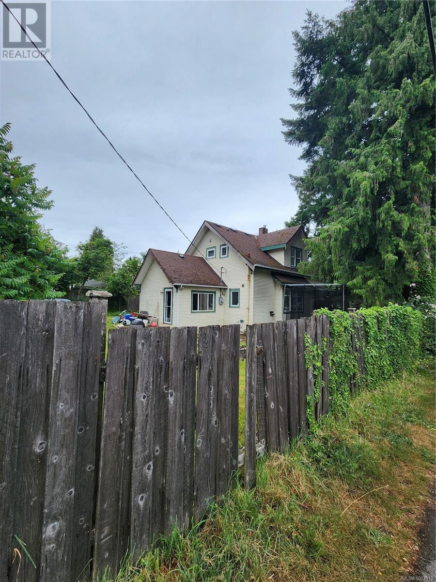 Photo 5 of 303 Holly Ave, Nanaimo BC