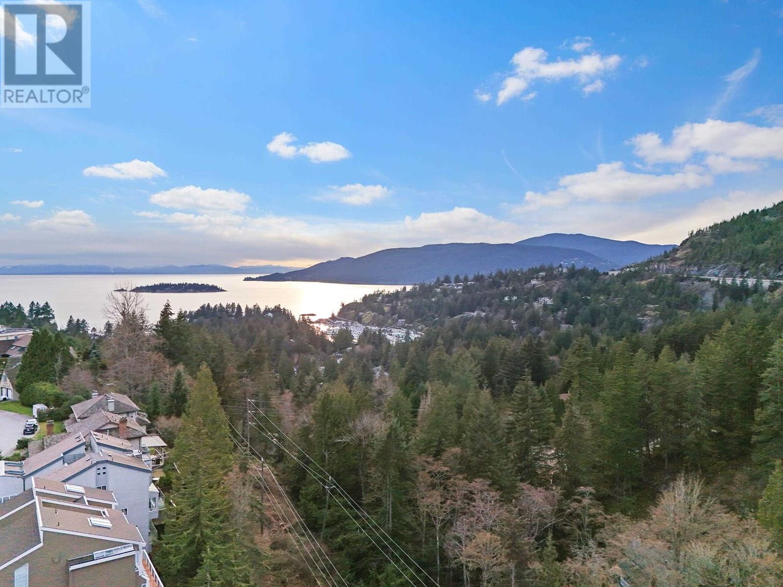 Photo 3 of 5390 Westhaven Wynd, West Vancouver BC