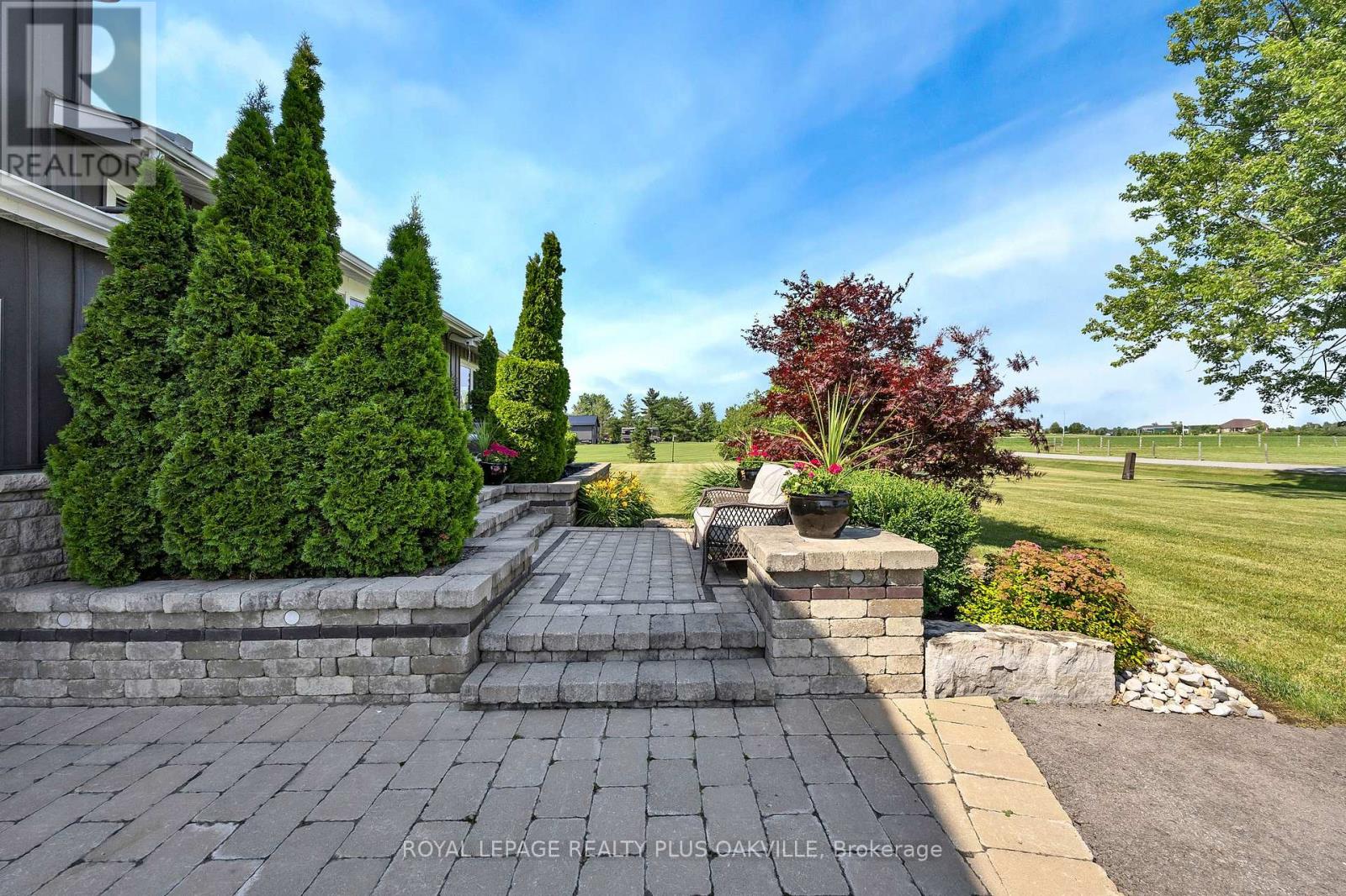 Photo 18 of 322 Russ Road, Grimsby ON