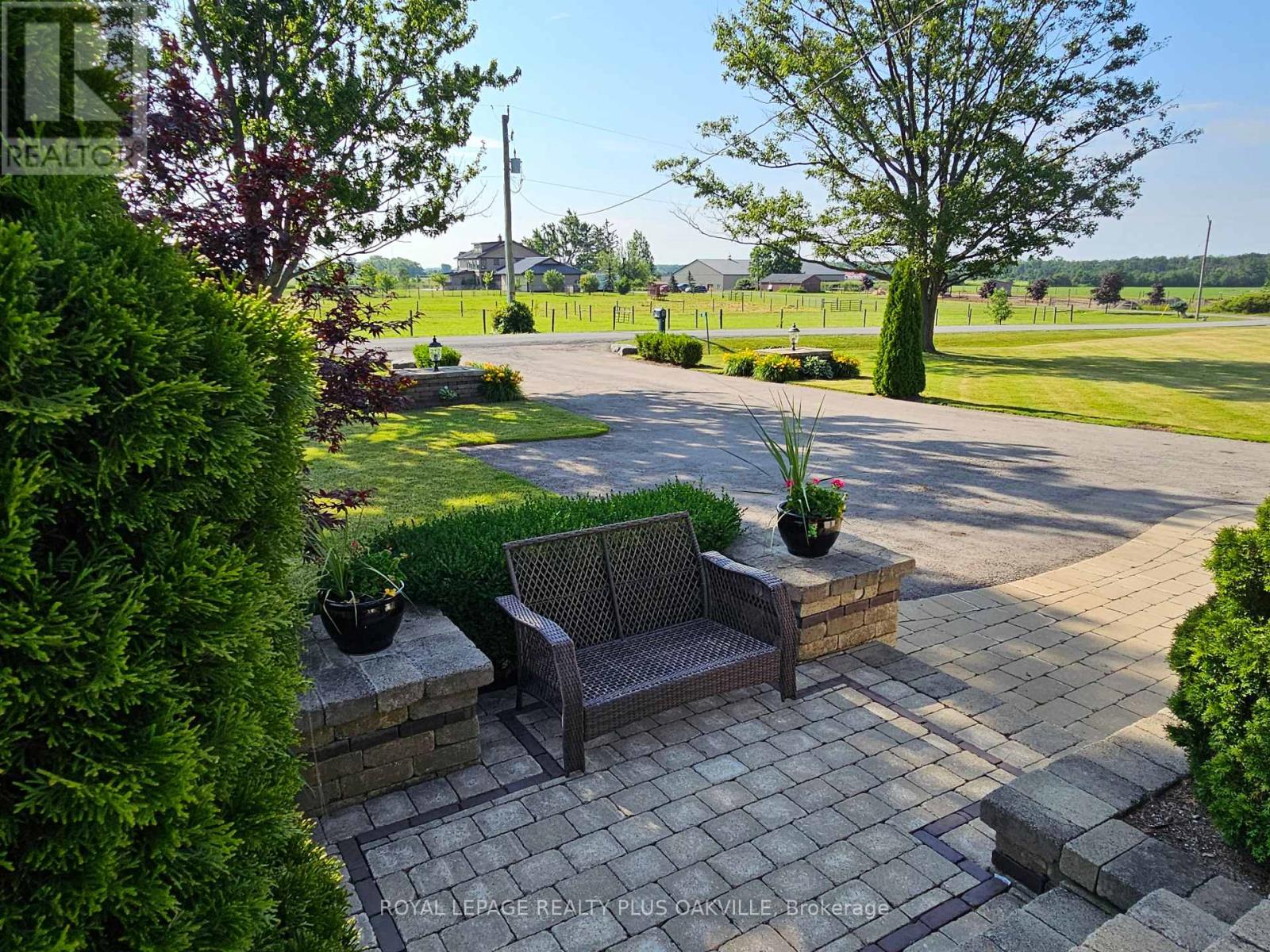 Photo 4 of 322 Russ Road, Grimsby ON