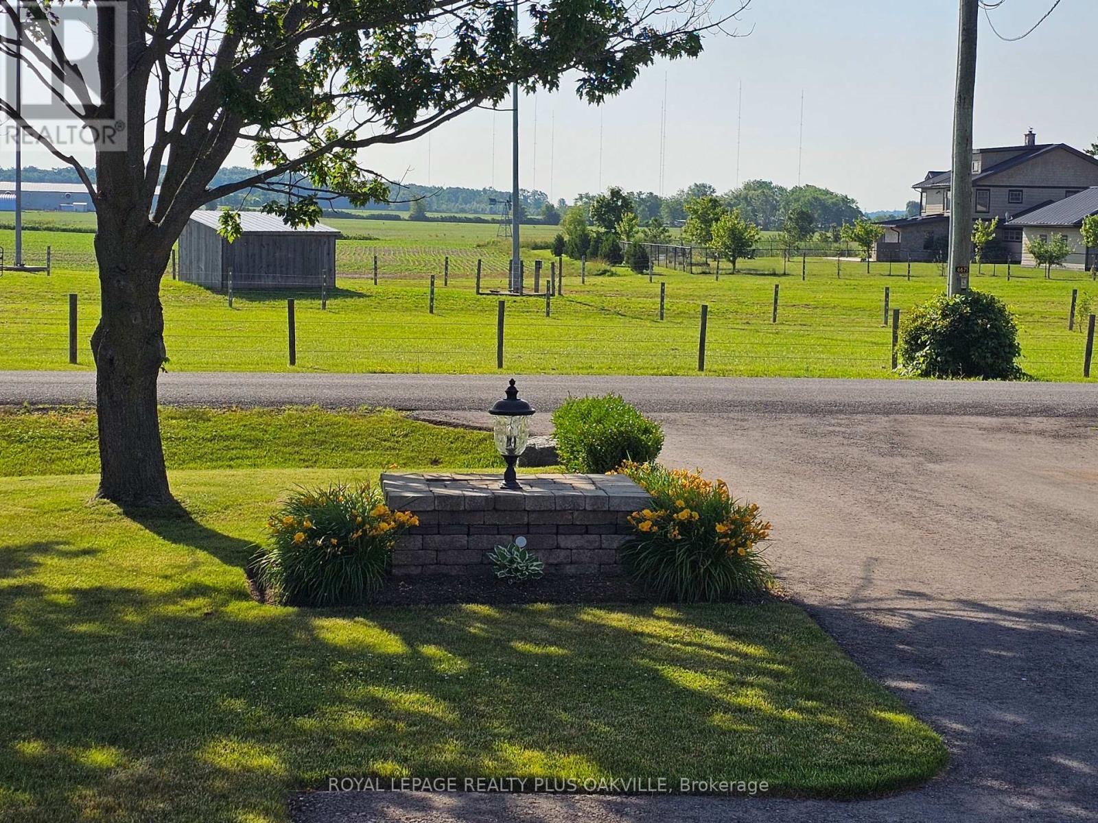 Photo 5 of 322 Russ Road, Grimsby ON