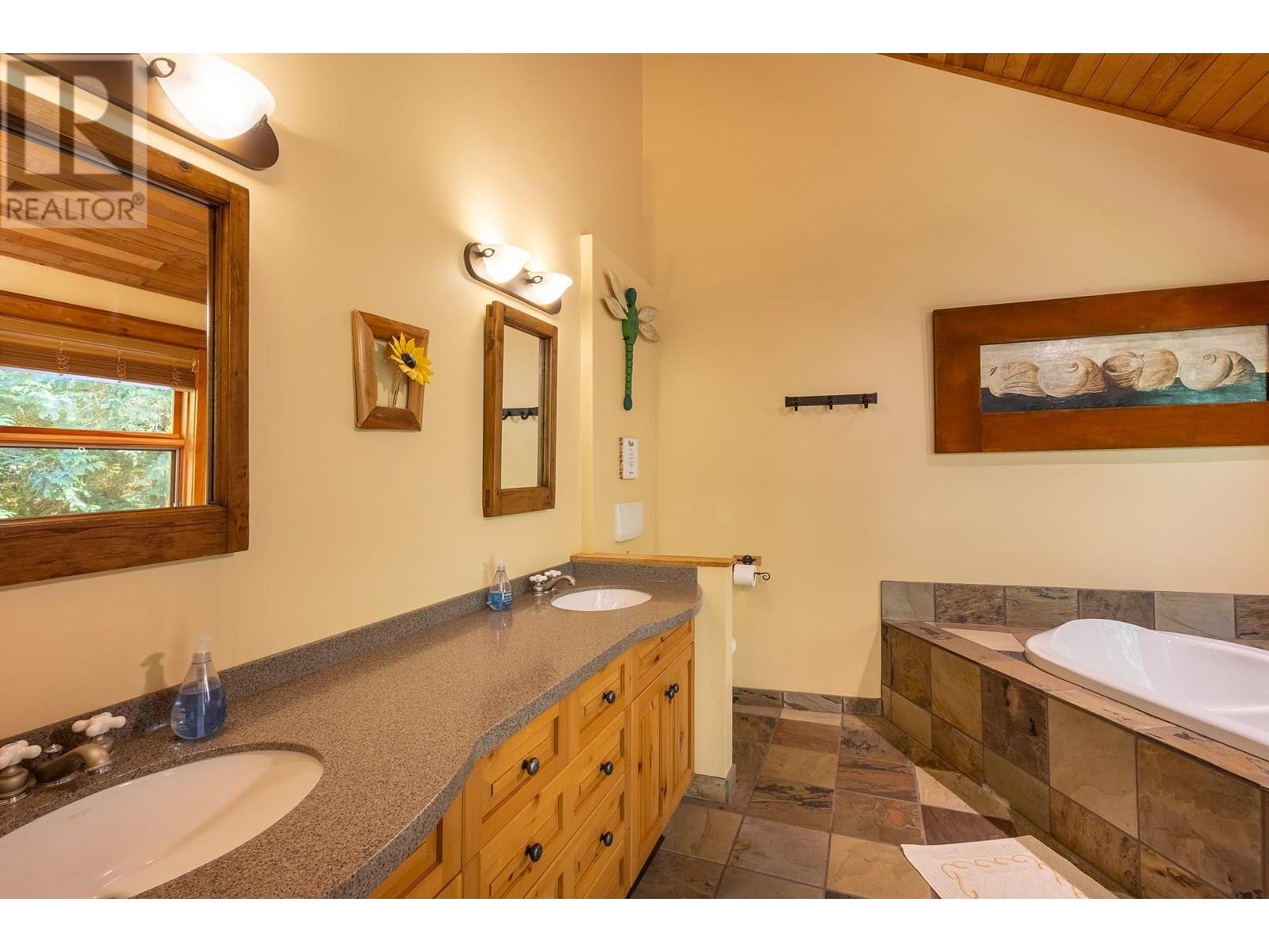 12929 SUNSHINE COAST HIGHWAY, Madeira Park