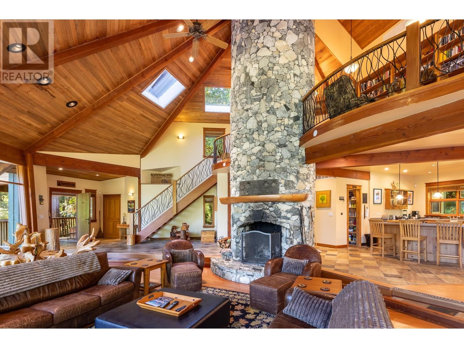 12929 SUNSHINE COAST HIGHWAY, Madeira Park