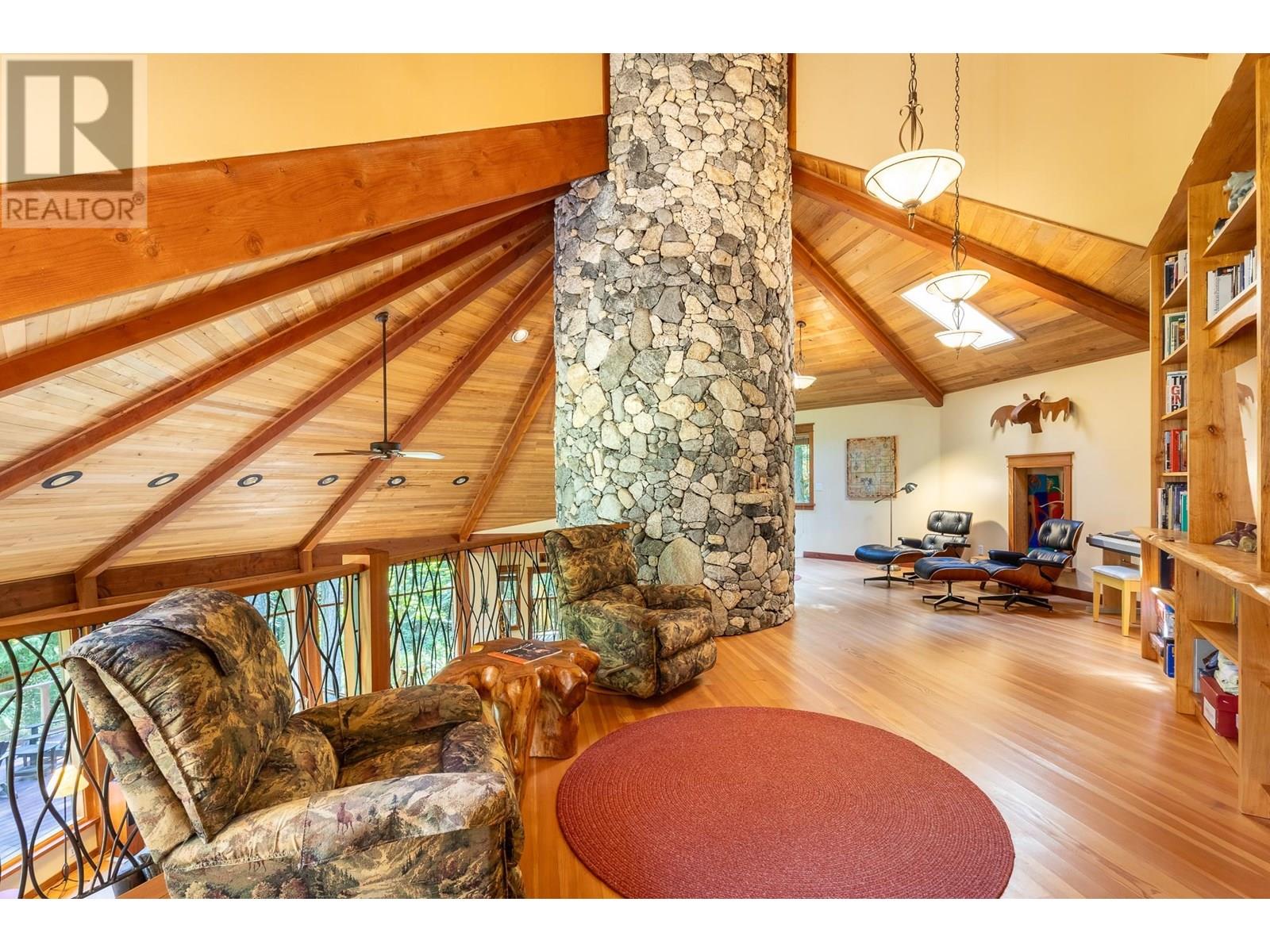 12929 SUNSHINE COAST HIGHWAY, Madeira Park