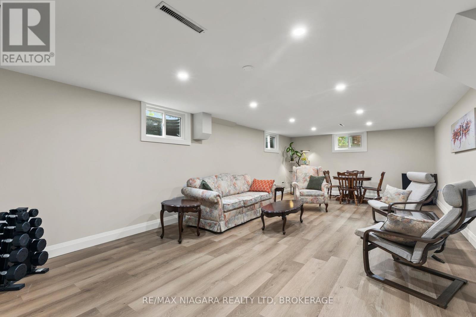 Photo 13 of 27 Daleview Crescent, Pelham ON