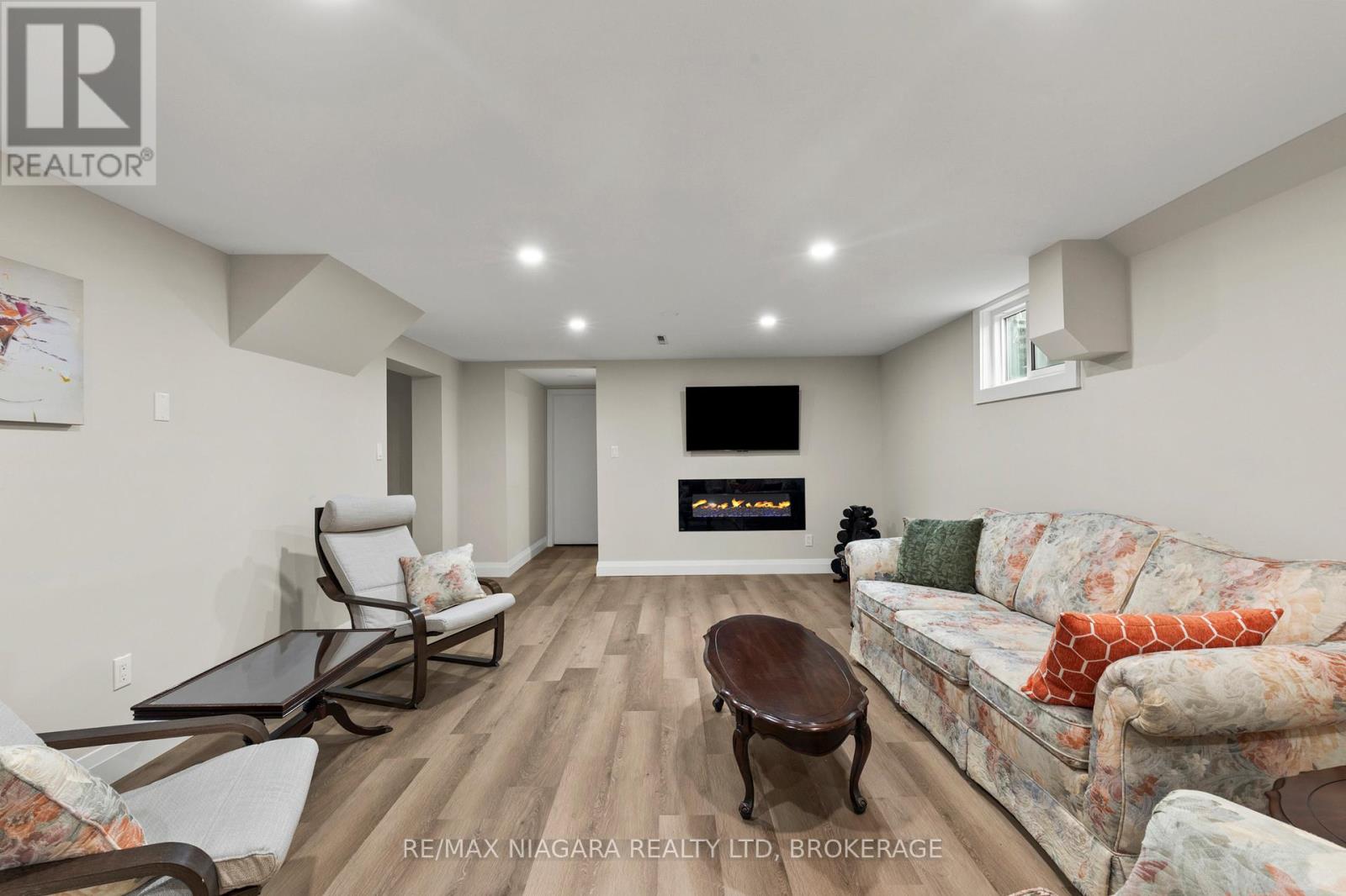 Photo 6 of 27 Daleview Crescent, Pelham ON