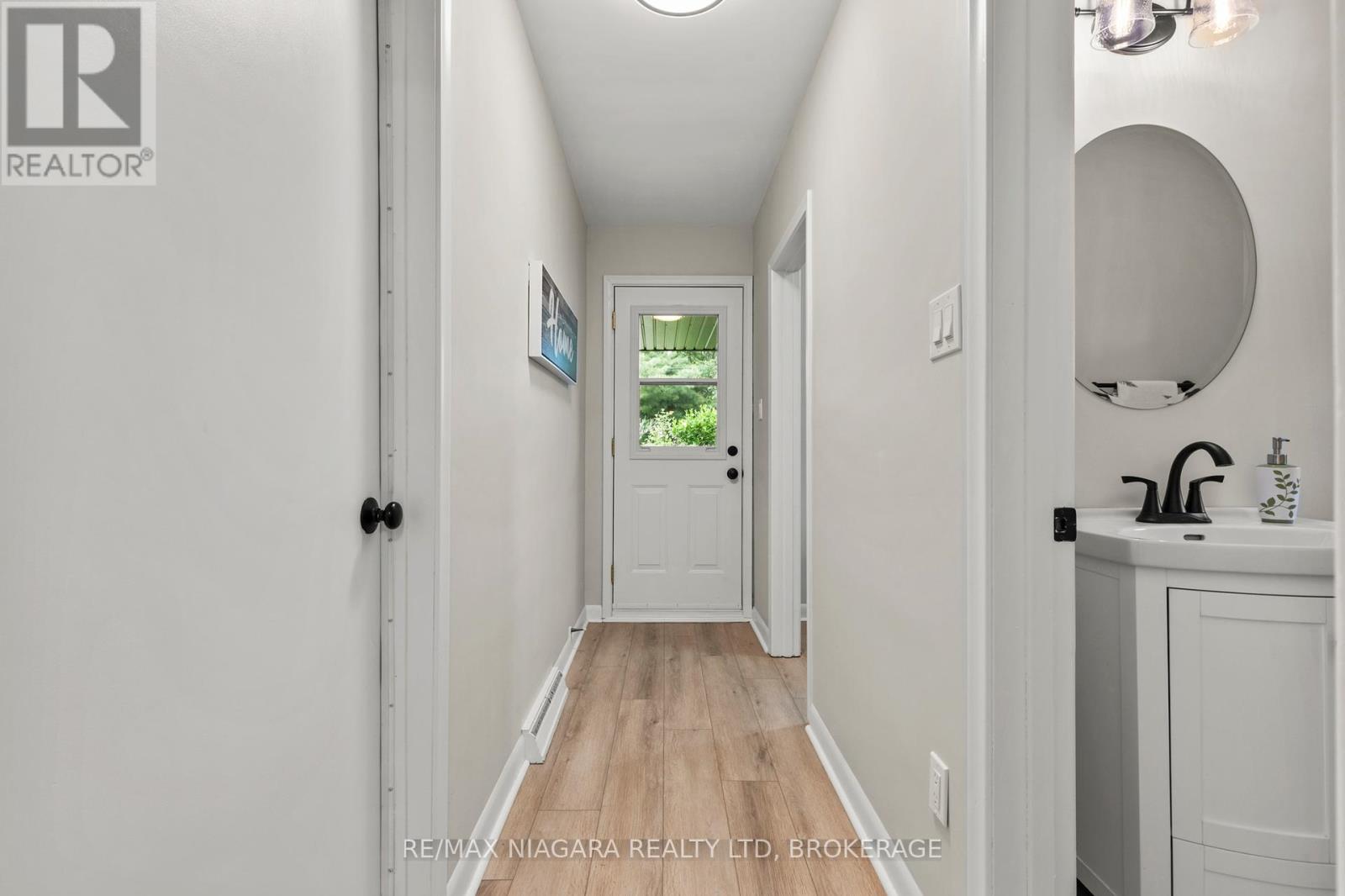 Photo 24 of 27 Daleview Crescent, Pelham ON