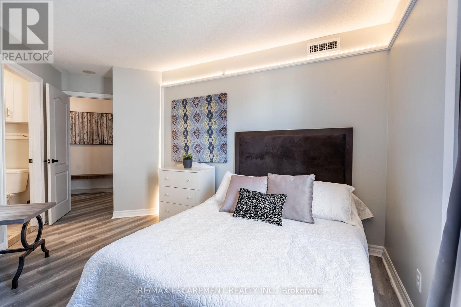 Photo 25 of 612 135 James Street S, Hamilton ON