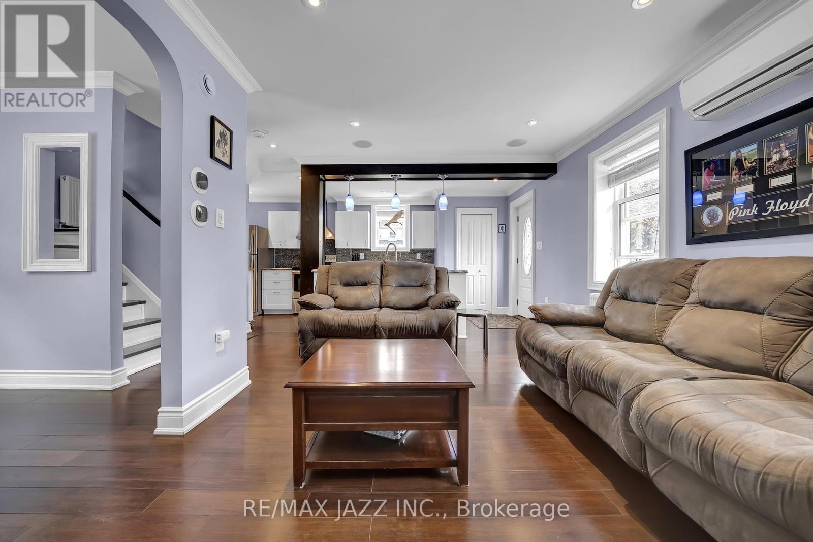 Photo 32 of 303 Gliddon Avenue, Oshawa ON