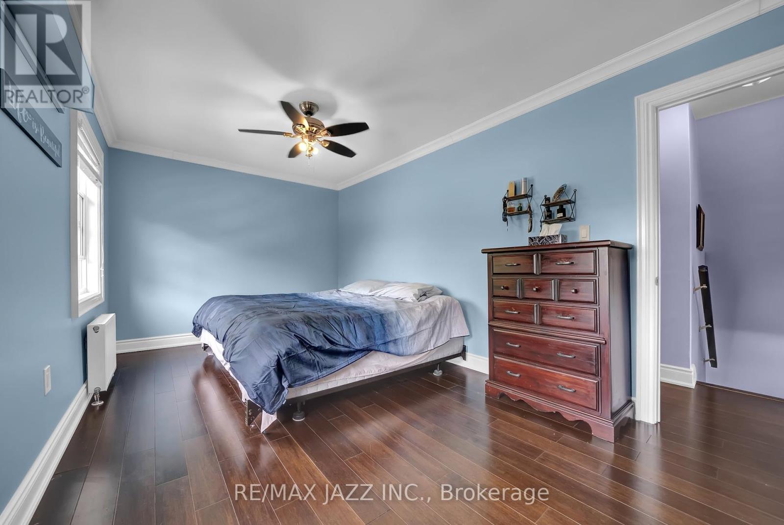 Photo 9 of 303 Gliddon Avenue, Oshawa ON
