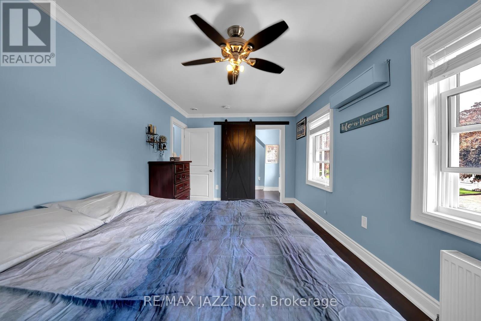 Photo 6 of 303 Gliddon Avenue, Oshawa ON
