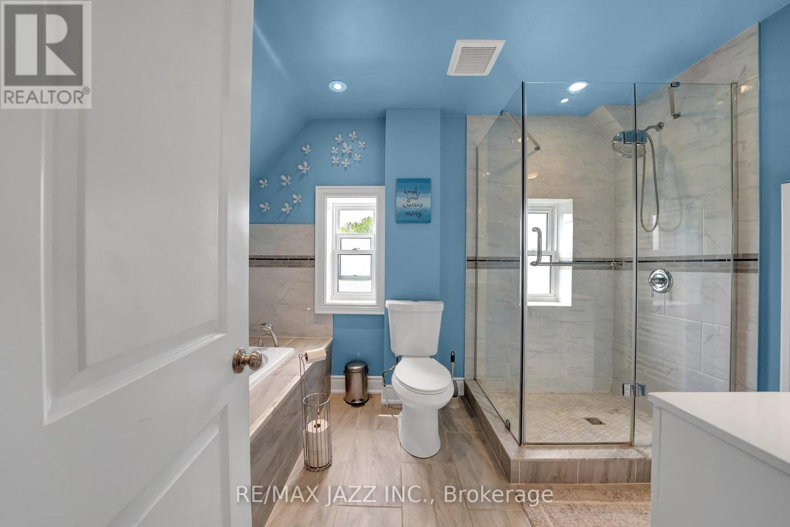 Photo 37 of 303 Gliddon Avenue, Oshawa ON