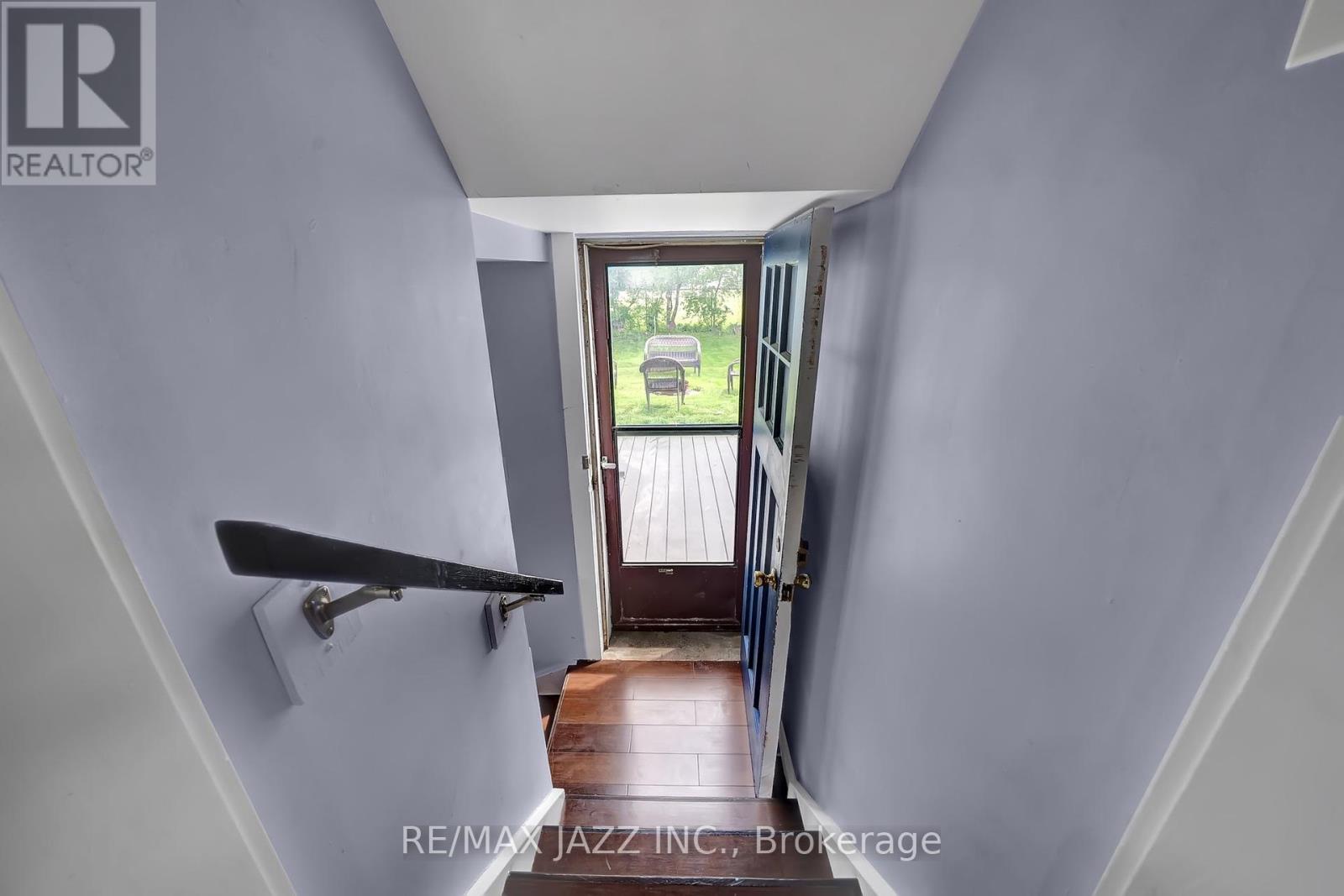 Photo 4 of 303 Gliddon Avenue, Oshawa ON