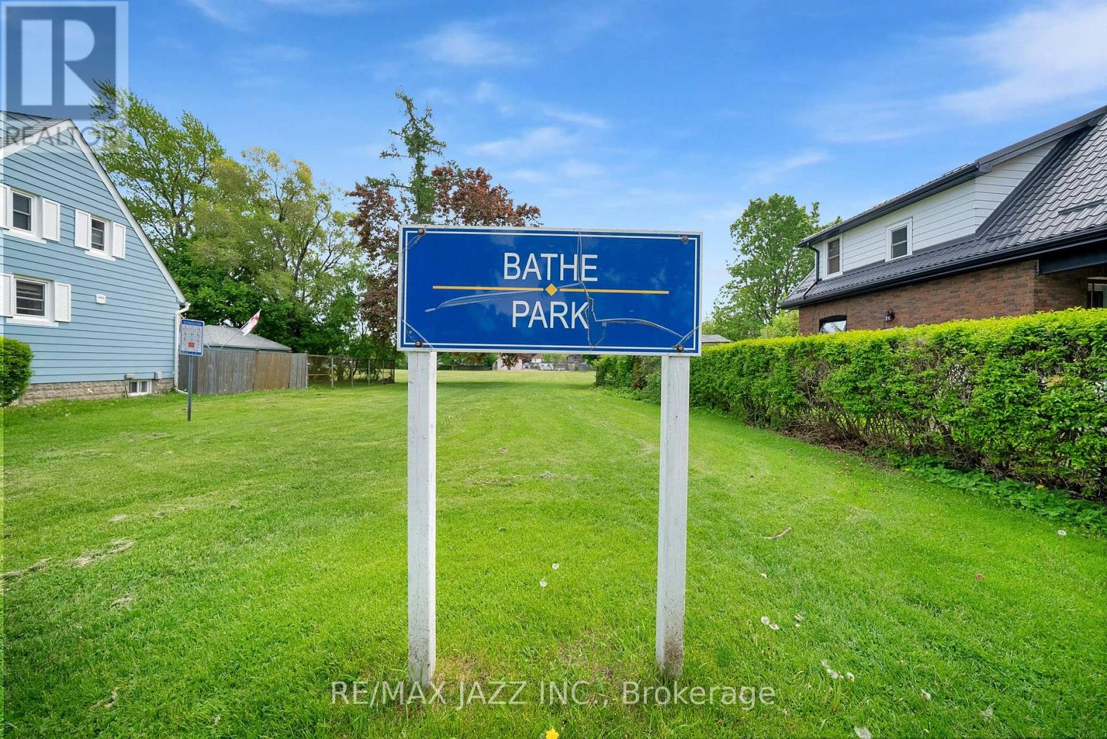 Photo 13 of 303 Gliddon Avenue, Oshawa ON