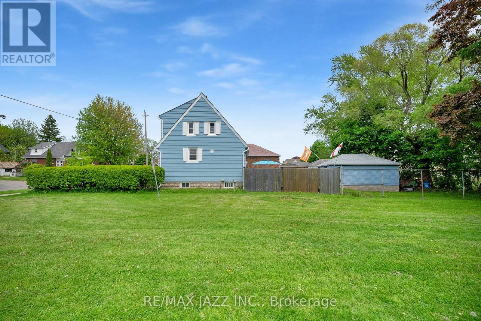 Photo 24 of 303 Gliddon Avenue, Oshawa ON