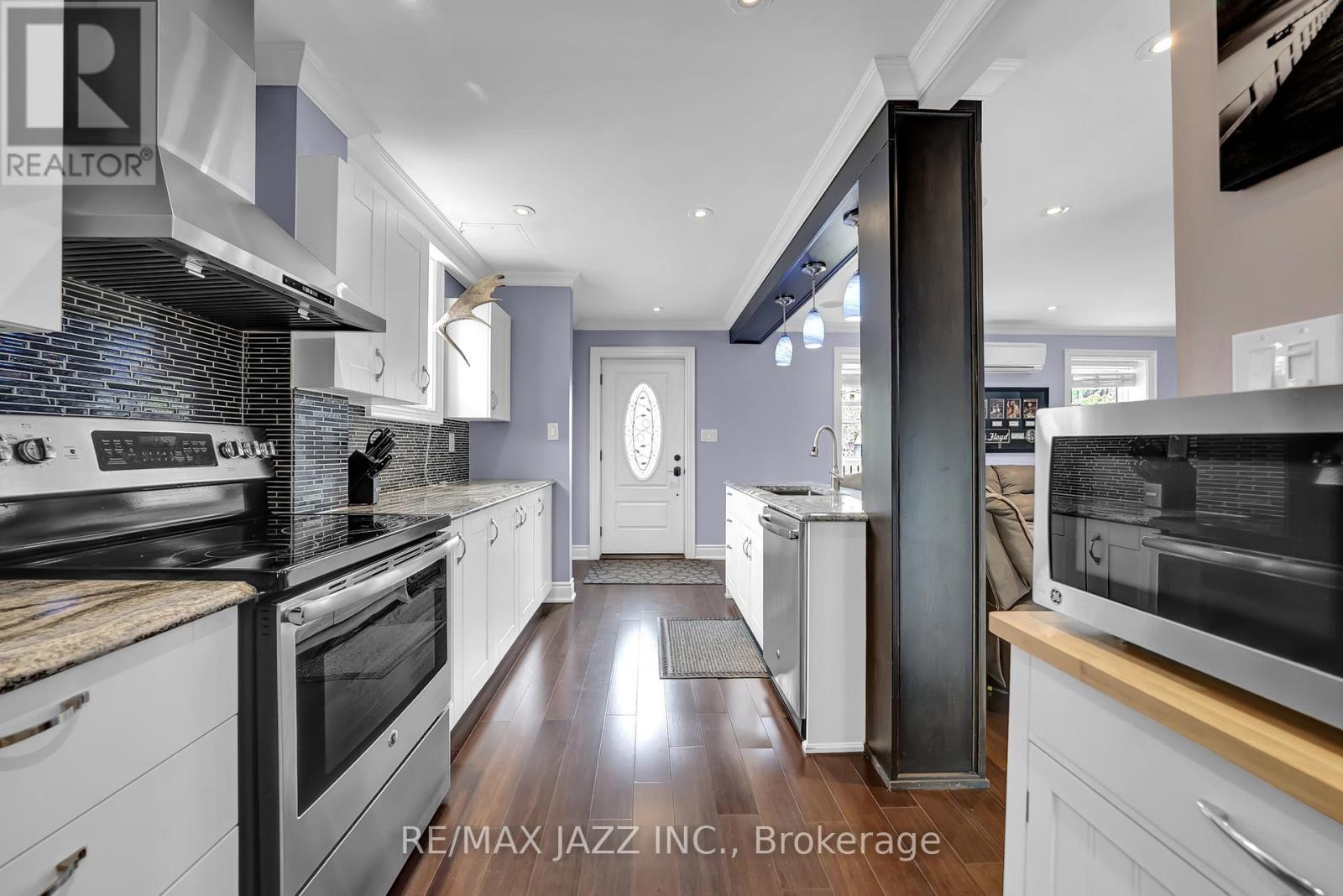 Photo 17 of 303 Gliddon Avenue, Oshawa ON