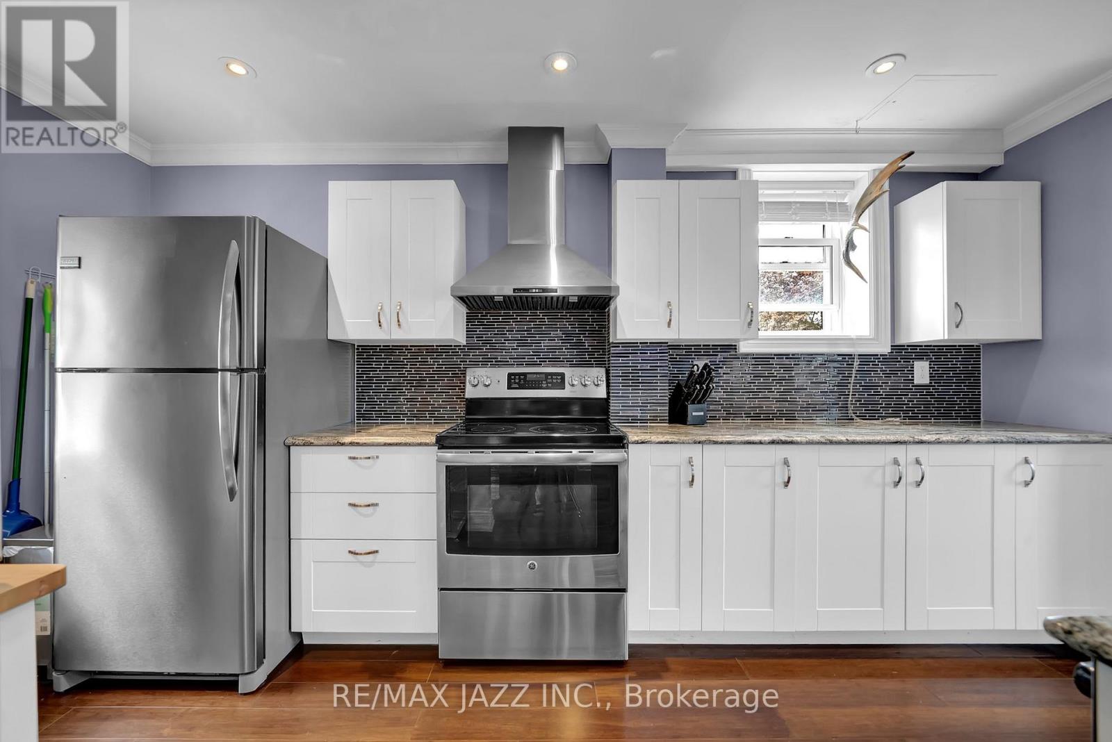 Photo 26 of 303 Gliddon Avenue, Oshawa ON