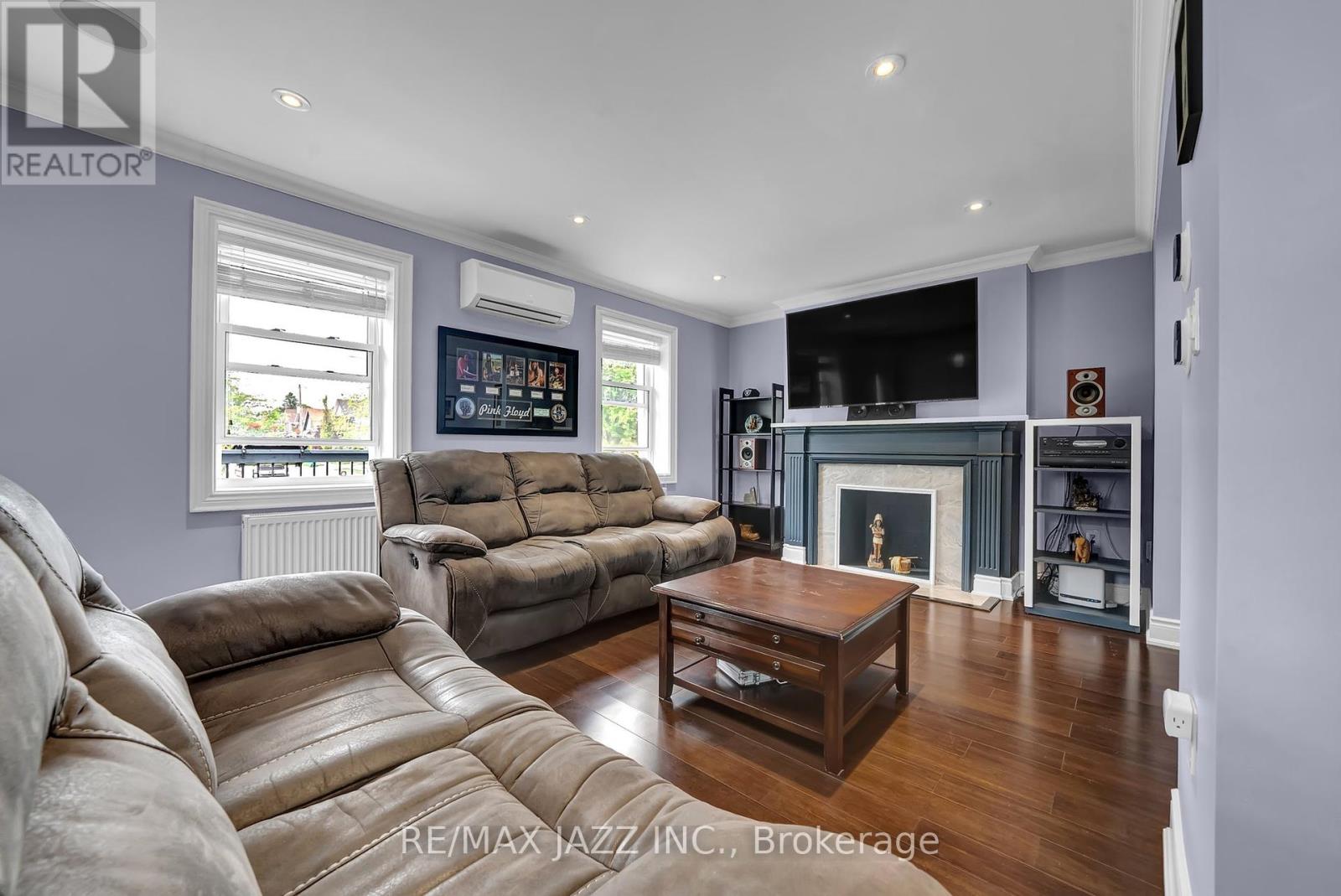 Photo 35 of 303 Gliddon Avenue, Oshawa ON
