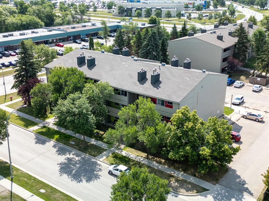 Photo 5 of 4 1523 Chancellor Drive, Winnipeg MB