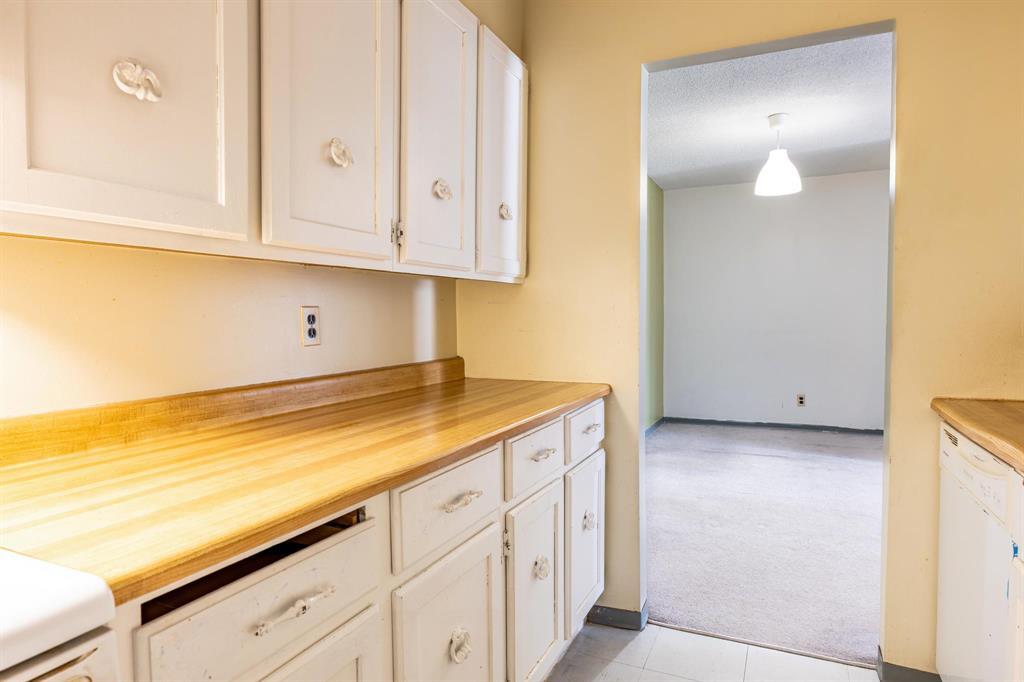 Photo 1 of 4 1523 Chancellor Drive, Winnipeg MB