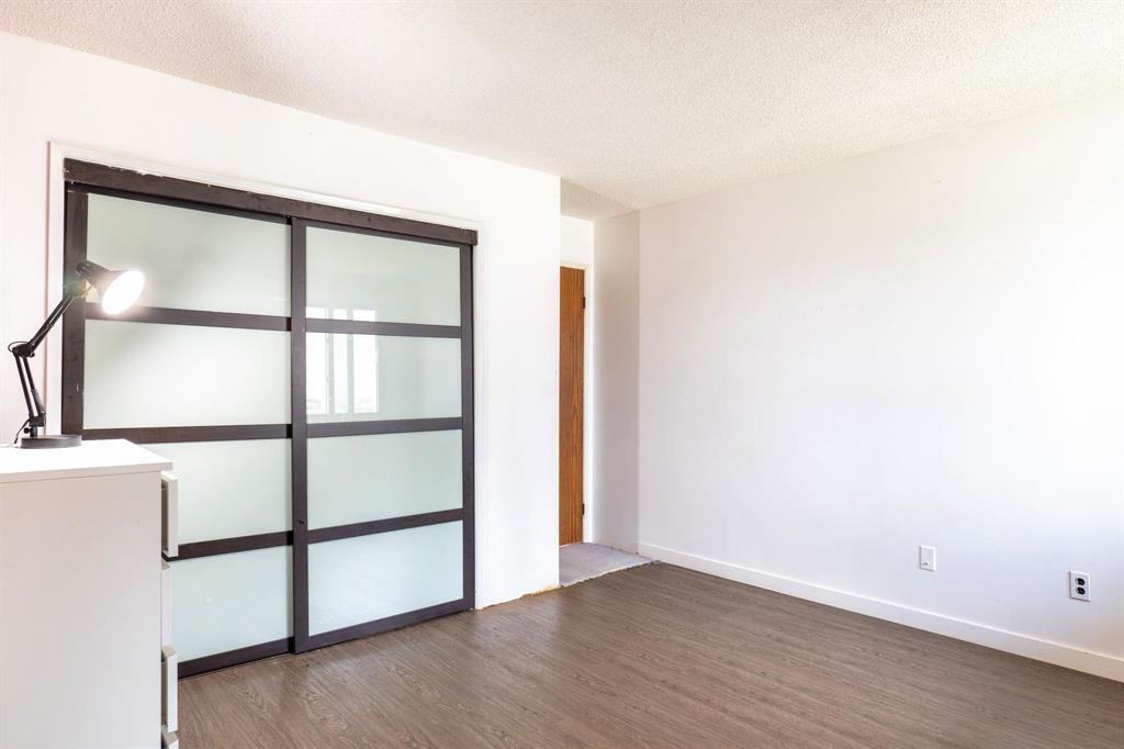 Photo 9 of 4 1523 Chancellor Drive, Winnipeg MB