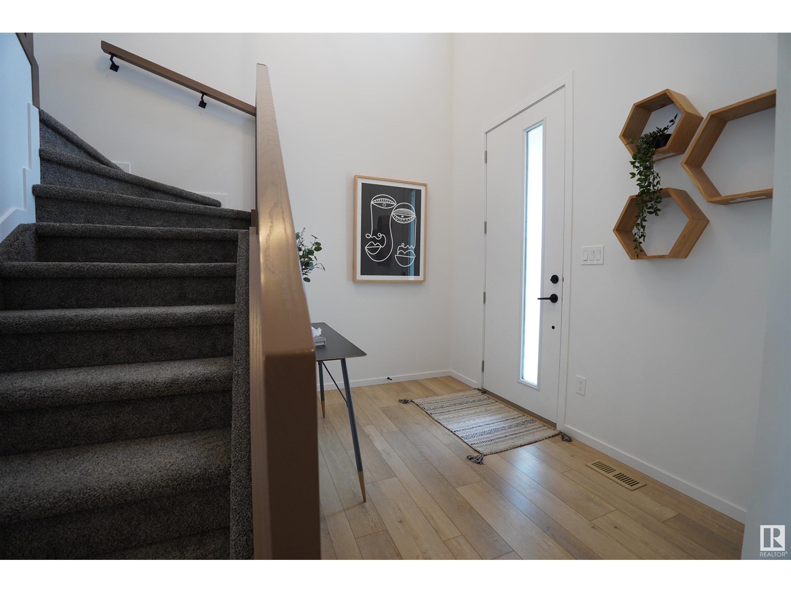 Photo 2 of 5557 Schonsee Dr Nw, Edmonton AB