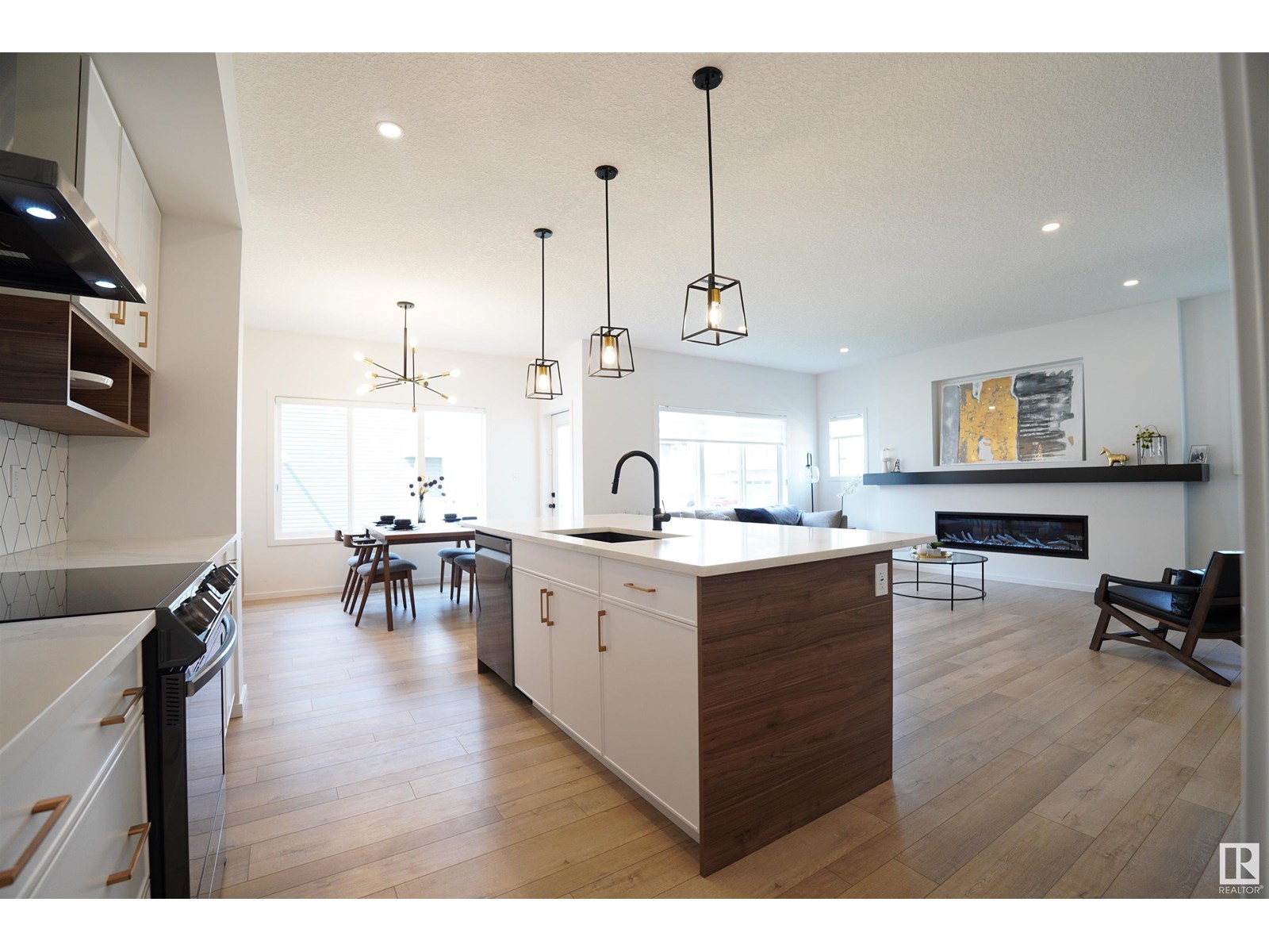 Photo 16 of 5557 Schonsee Dr Nw, Edmonton AB