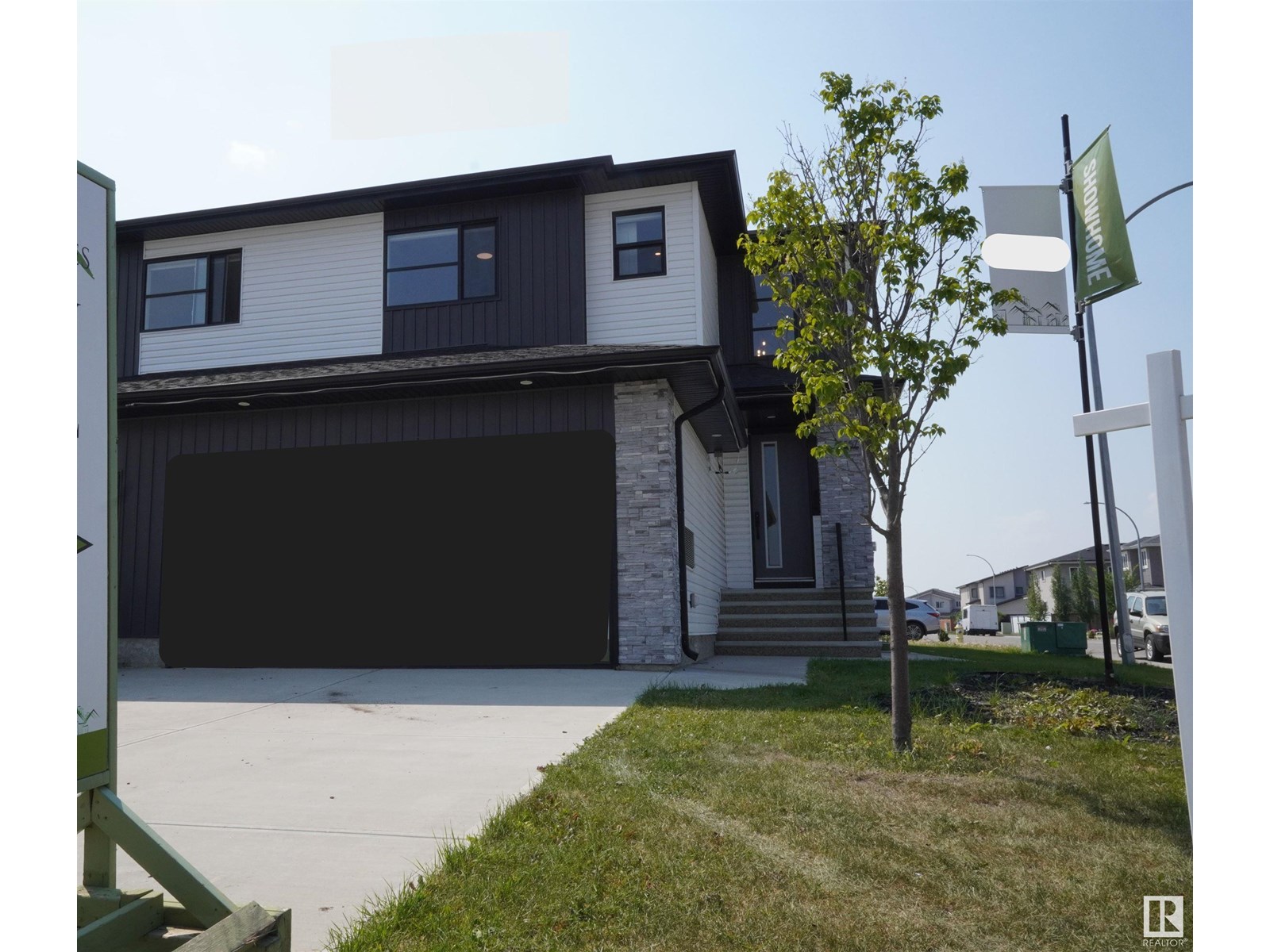 Photo 1 of 5557 Schonsee Dr Nw, Edmonton AB