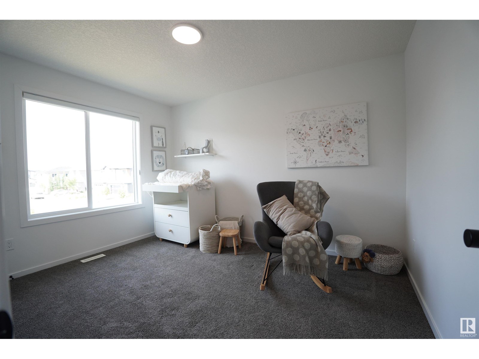 Photo 14 of 5557 Schonsee Dr Nw, Edmonton AB