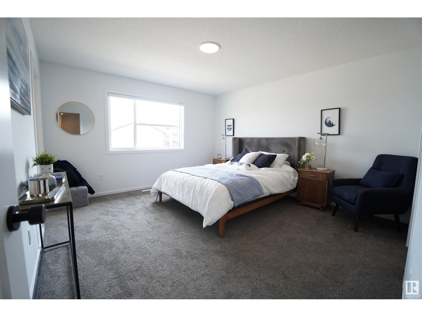 Photo 13 of 5557 Schonsee Dr Nw, Edmonton AB