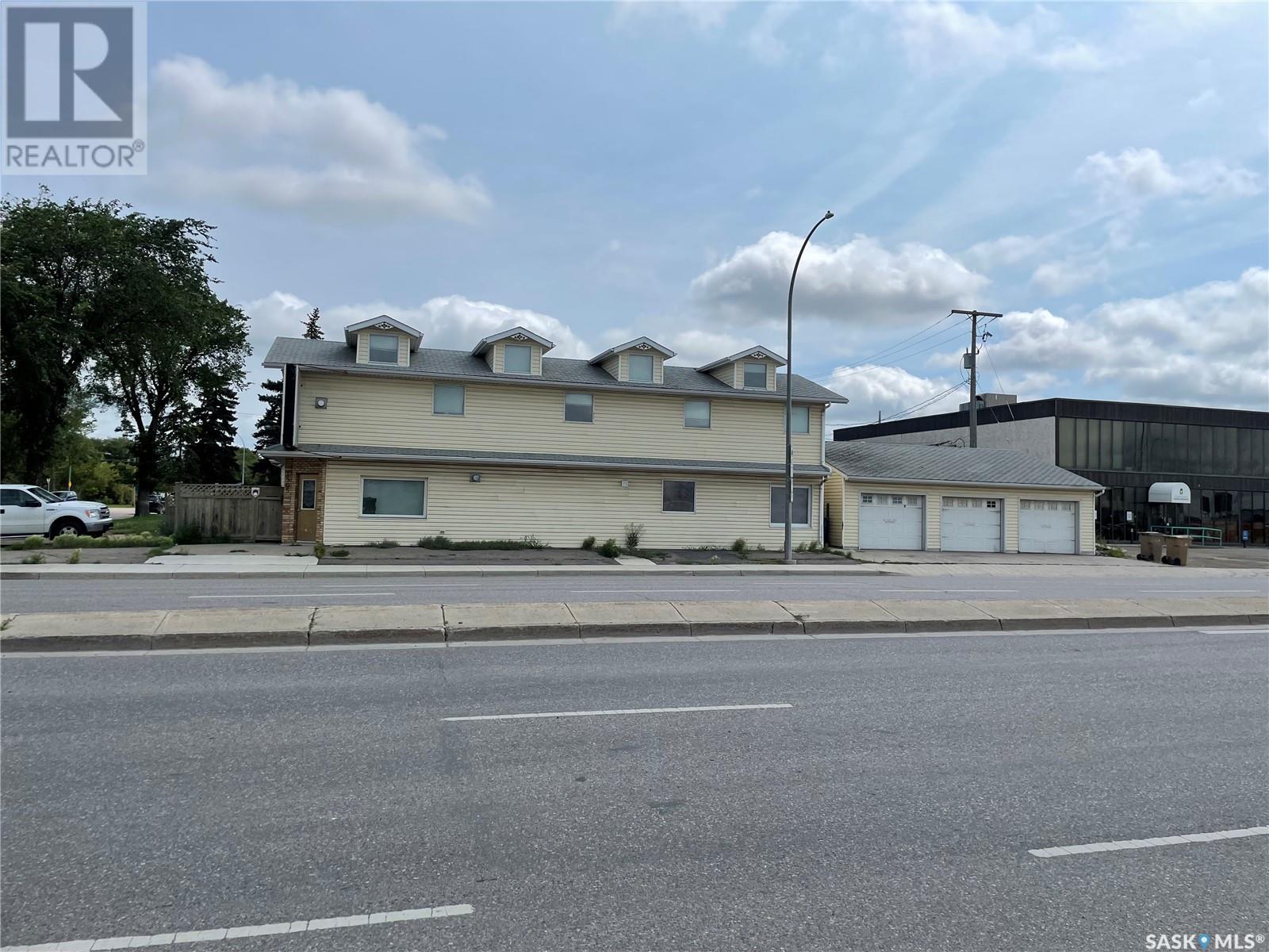 Photo 1 of 1905 Park Street, Regina SK